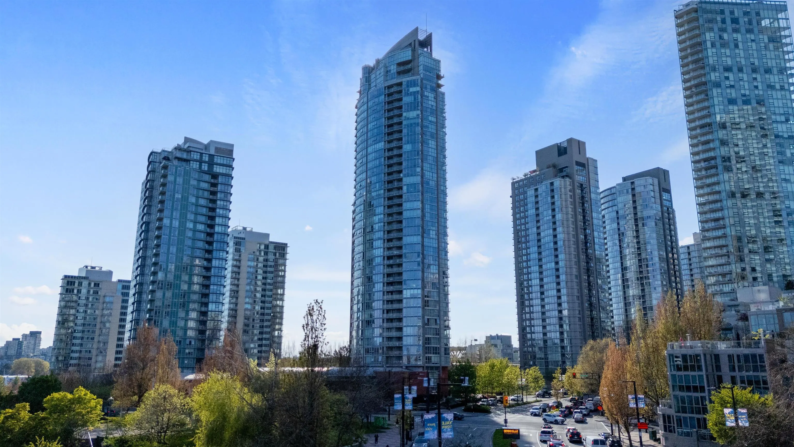 4201 1408 Strathmore Mews