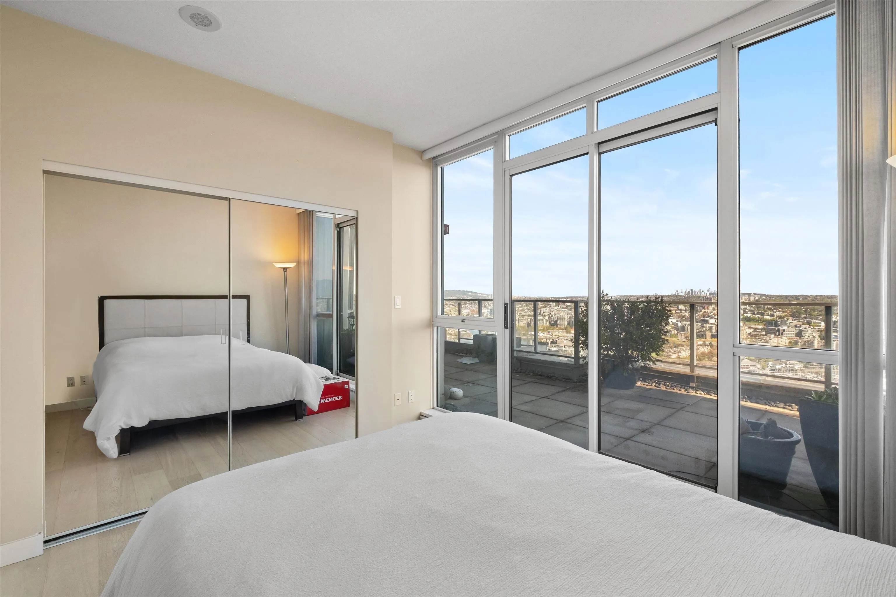 4201 1408 Strathmore Mews