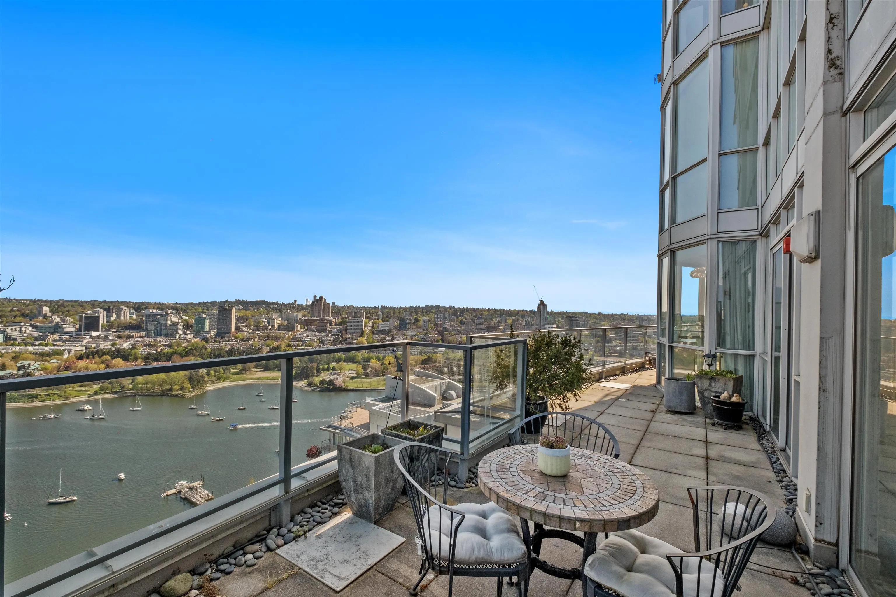 4201 1408 Strathmore Mews