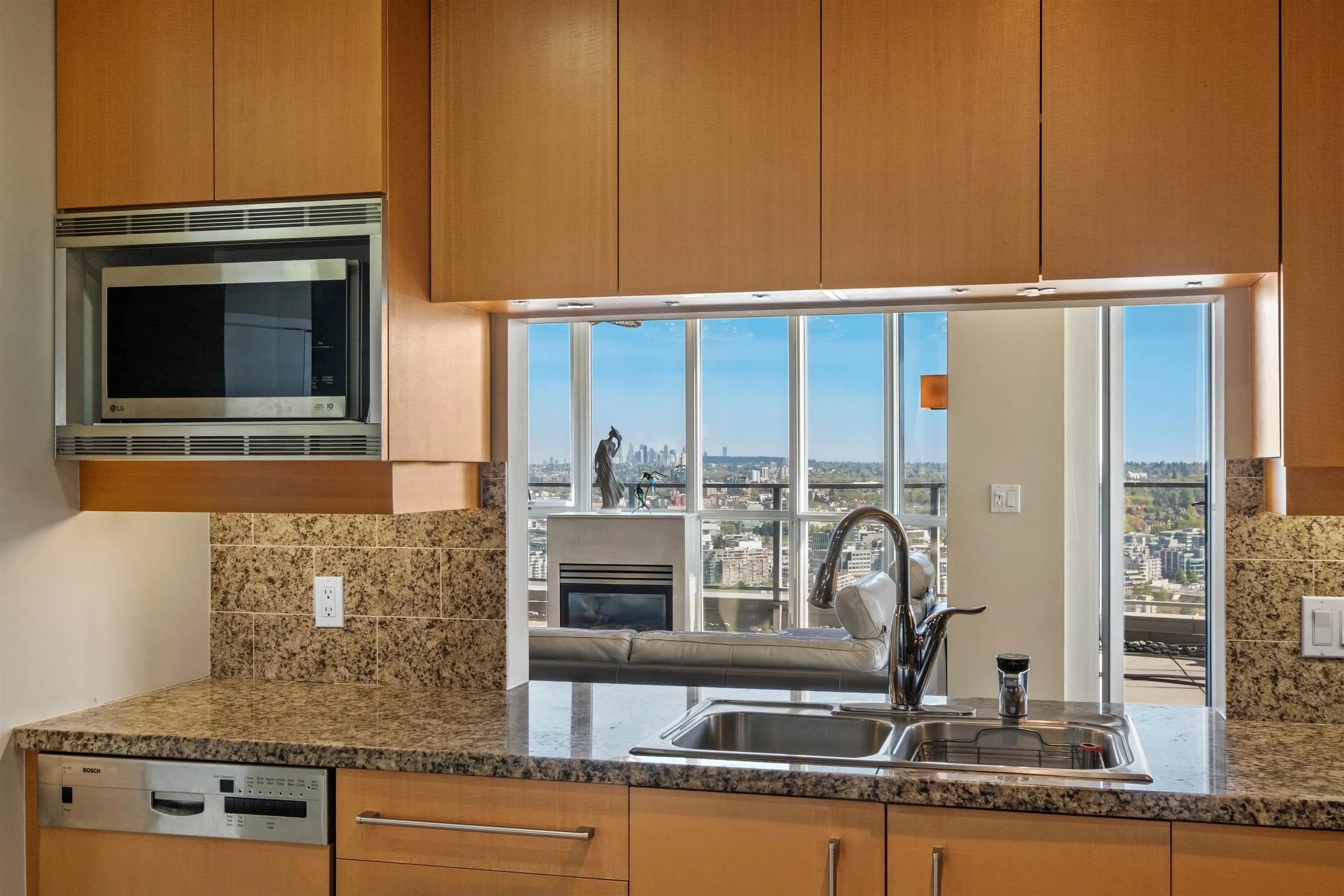 4201 1408 Strathmore Mews