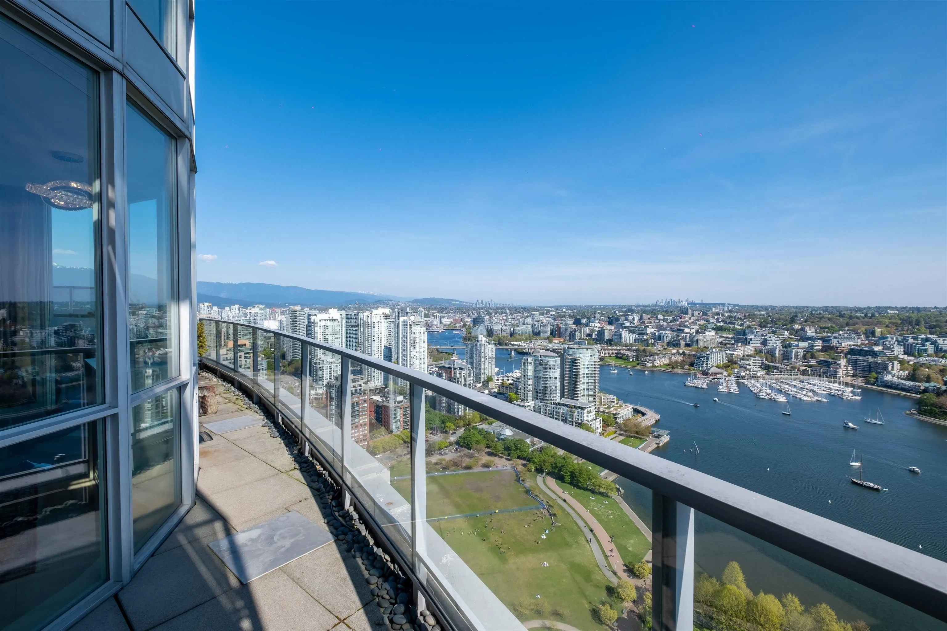 4201 1408 Strathmore Mews