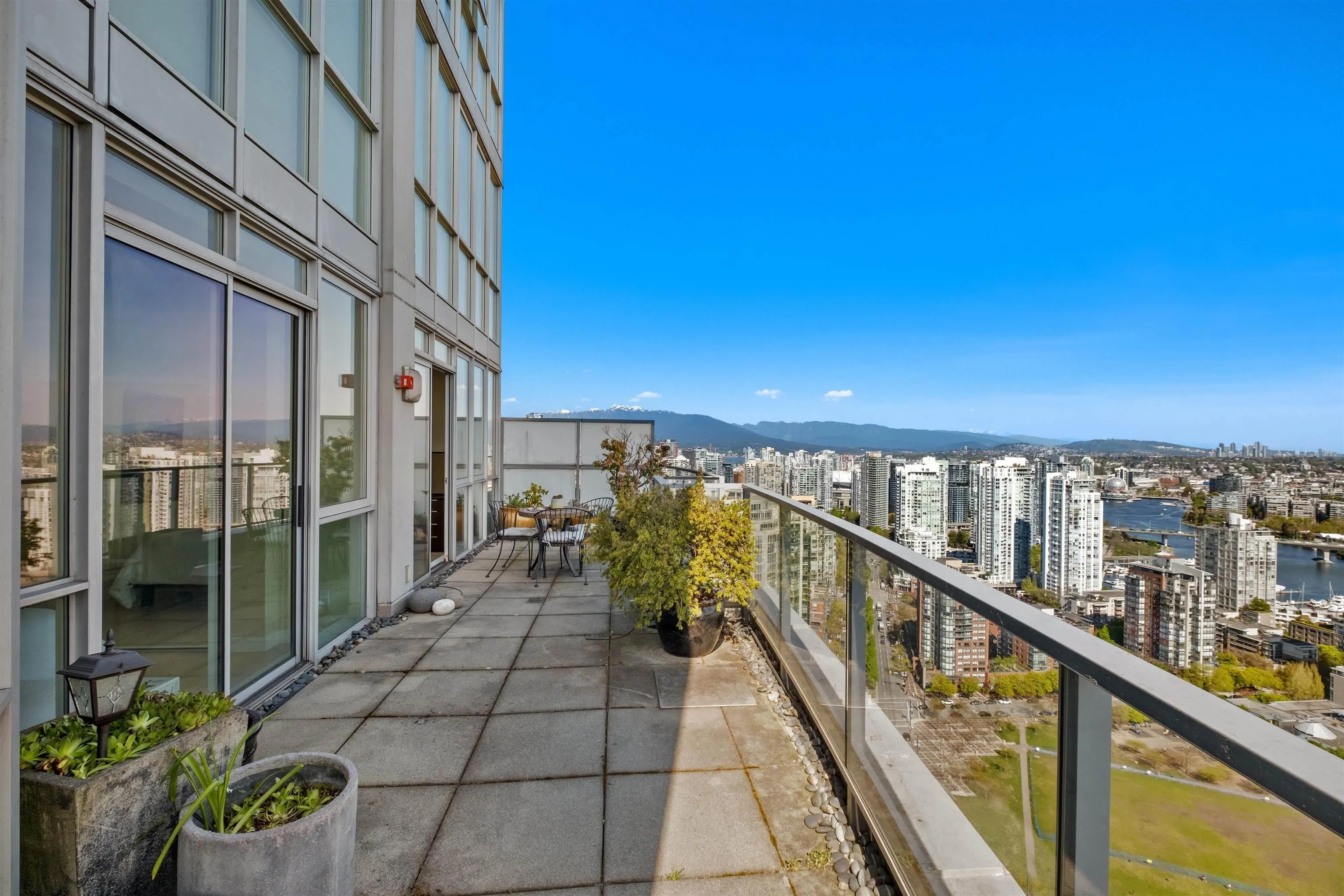4201 1408 Strathmore Mews