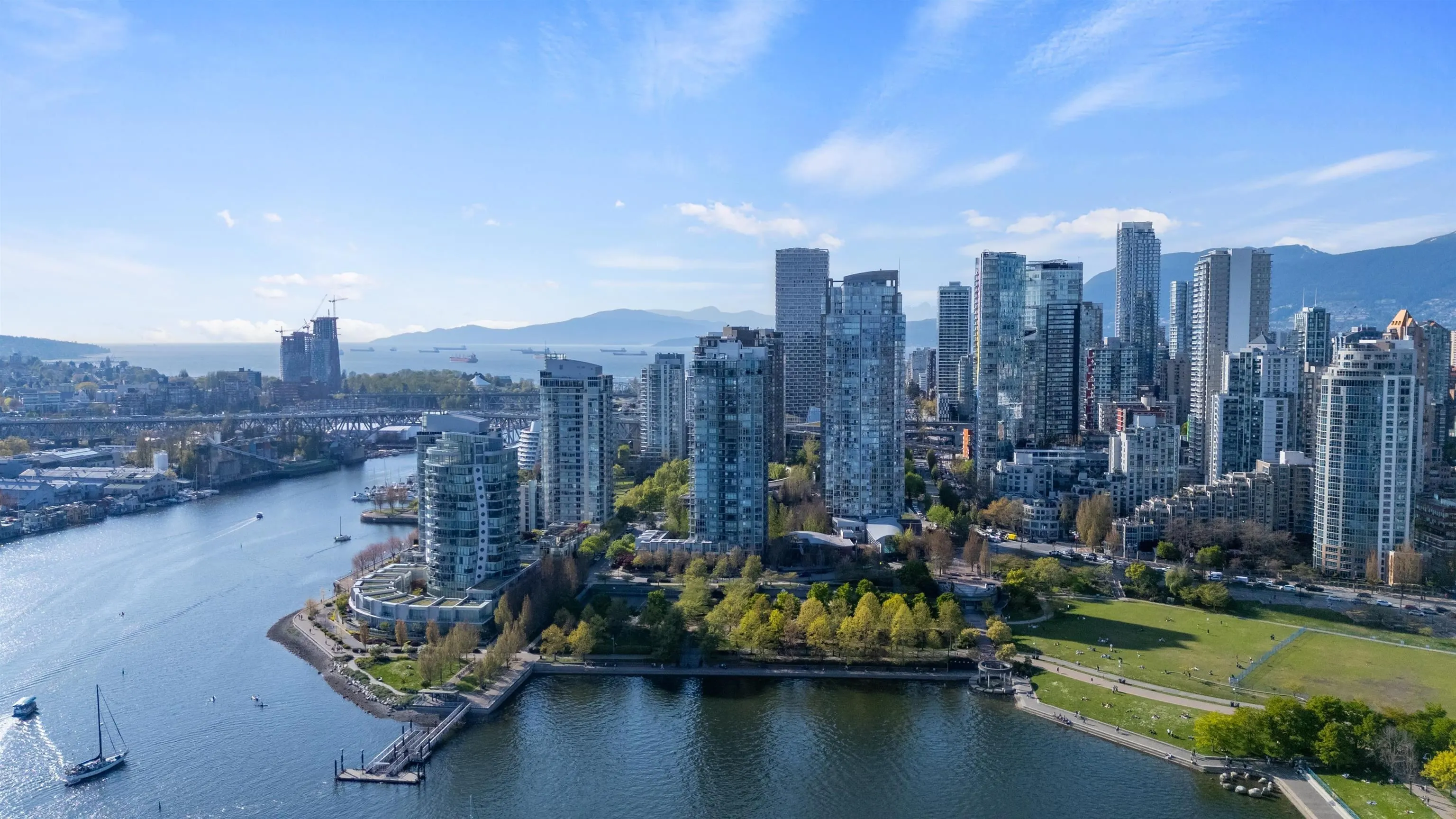 4201 1408 Strathmore Mews