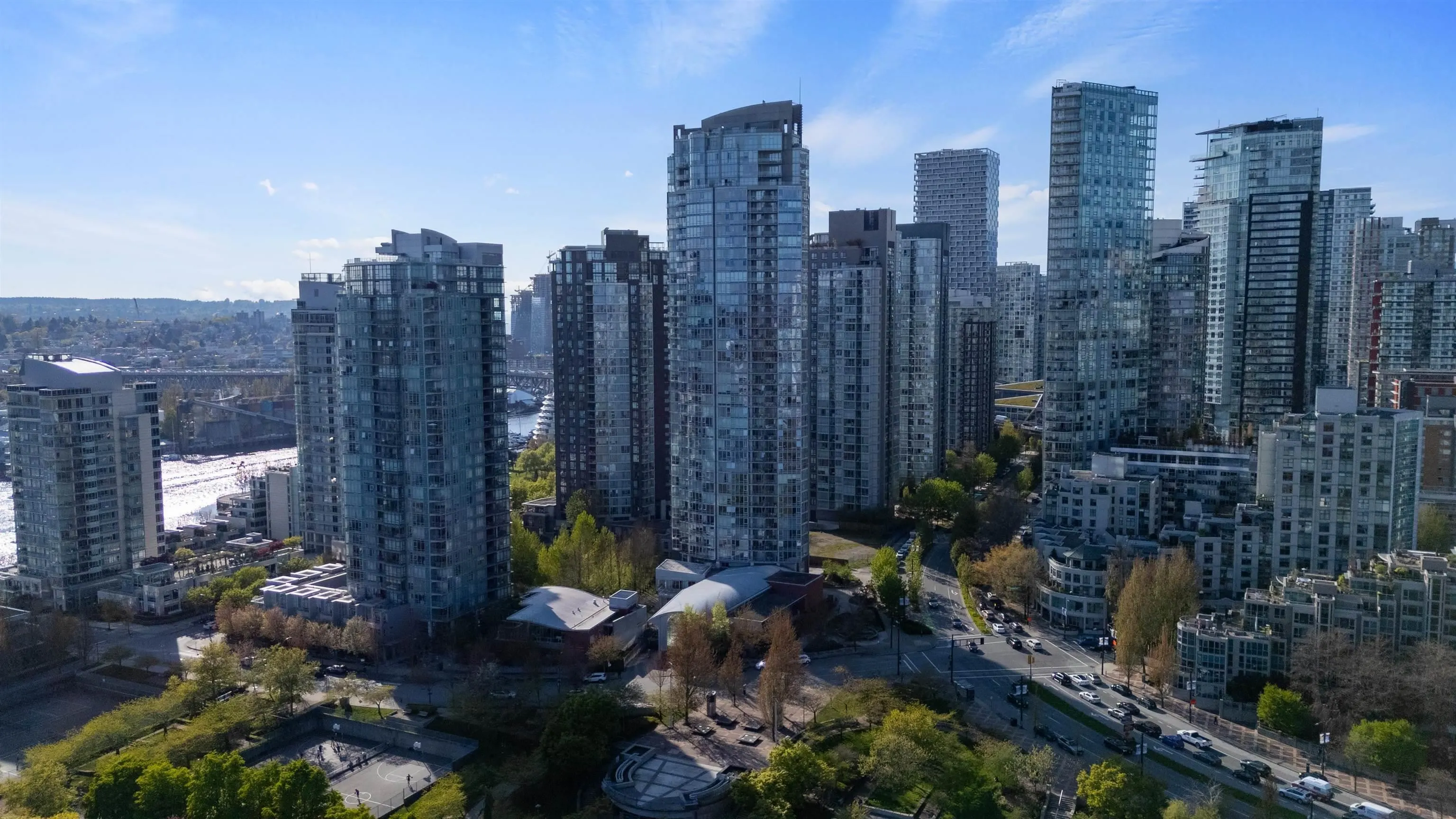 4201 1408 Strathmore Mews