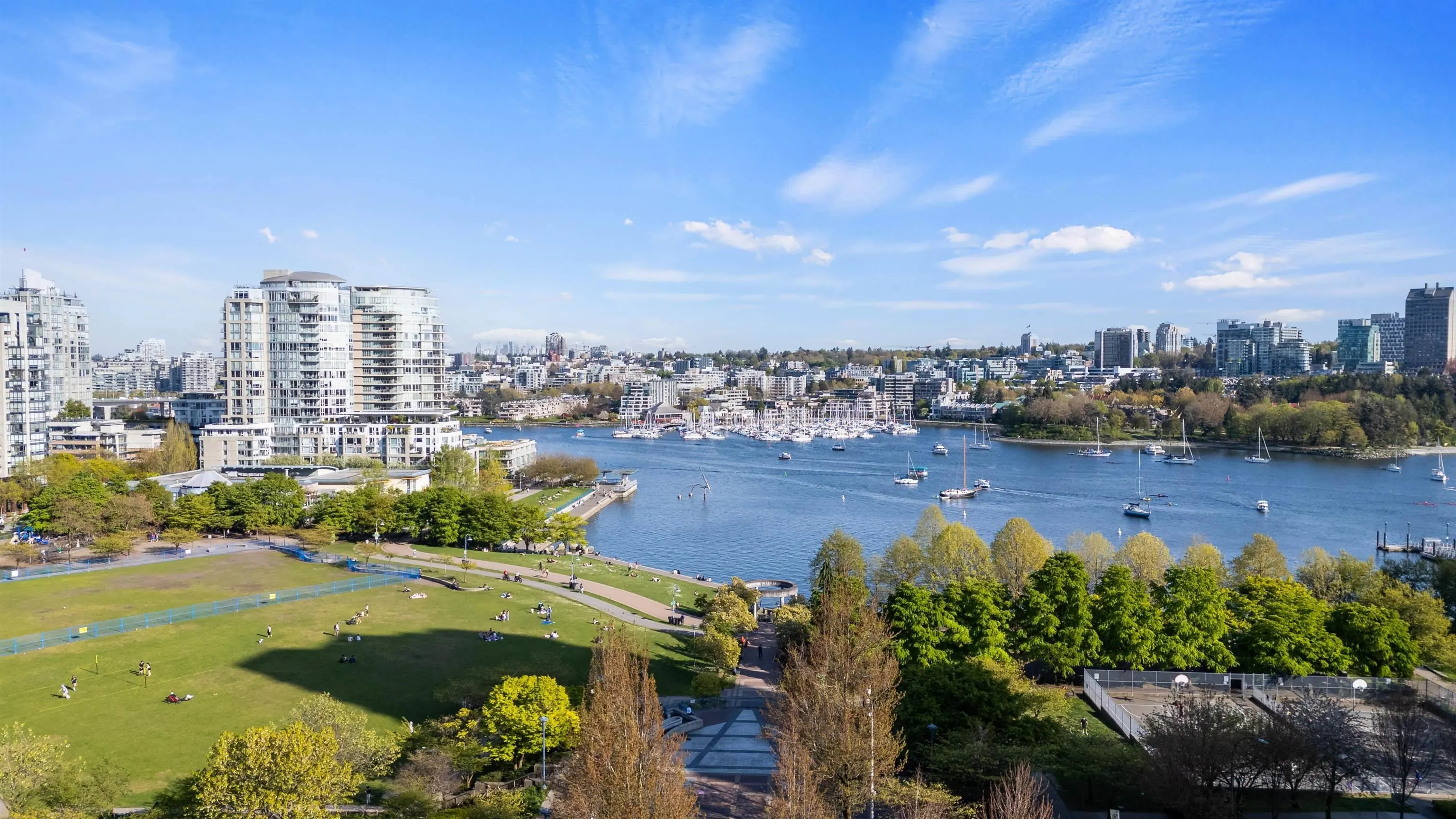 4201 1408 Strathmore Mews