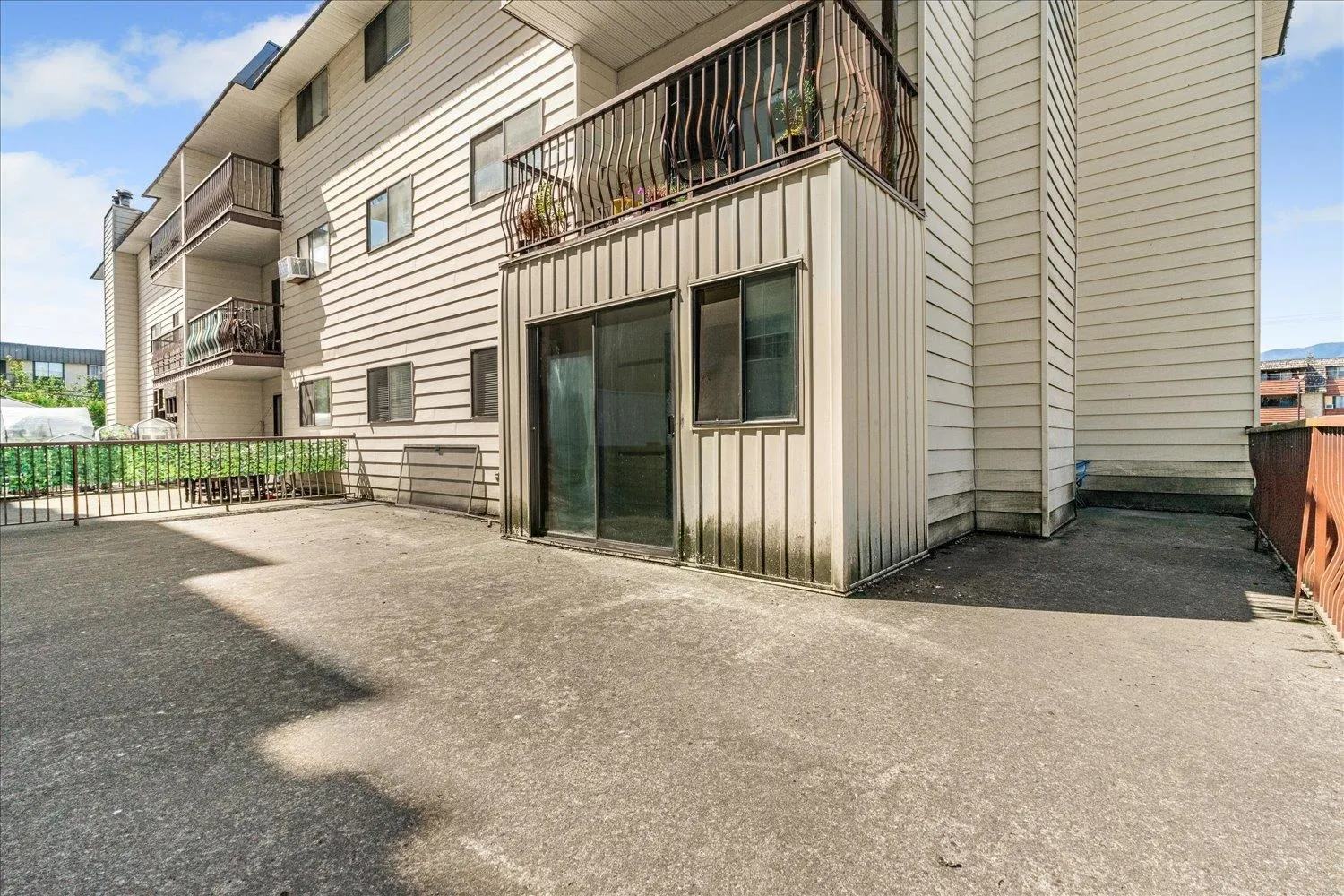 108 45749 Spadina Avenue