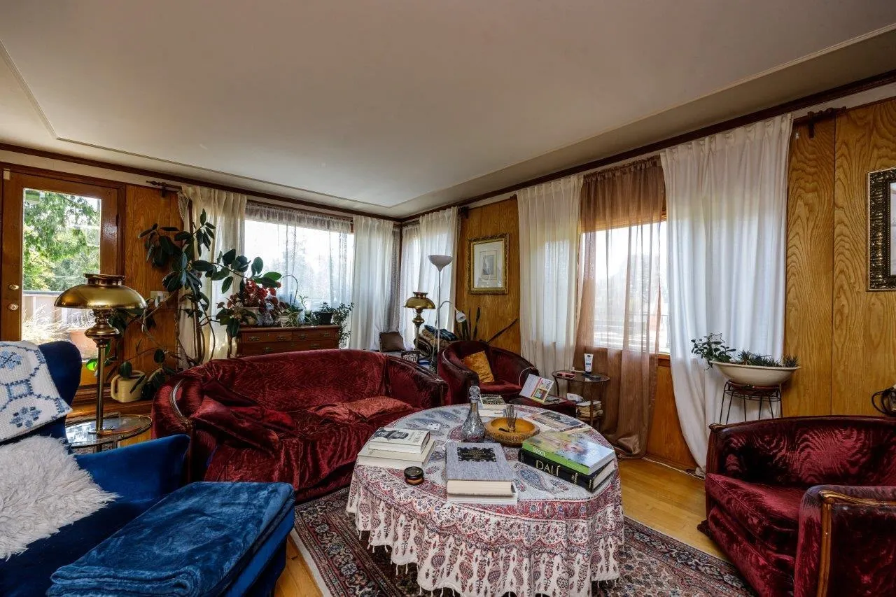 368 E Kings Road