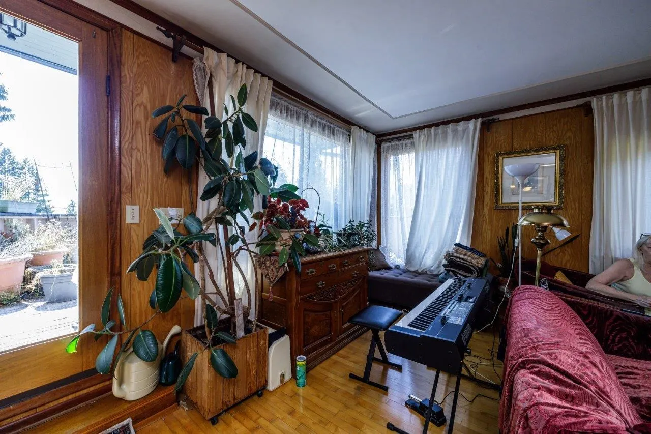 368 E Kings Road