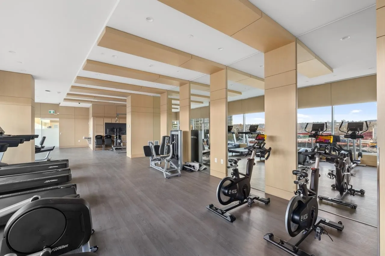 1006 4890 Lougheed Highway