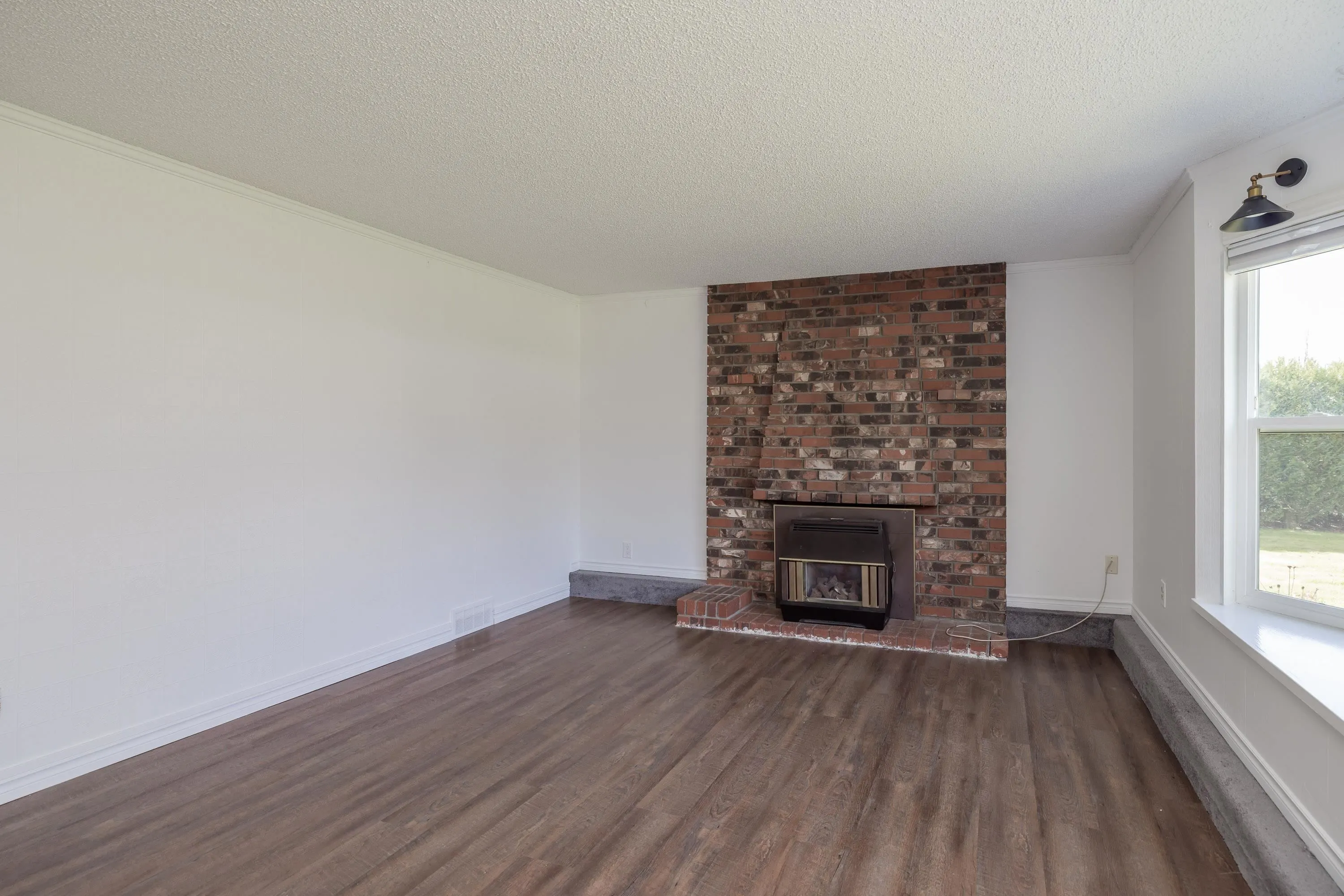 4458 Benz Crescent