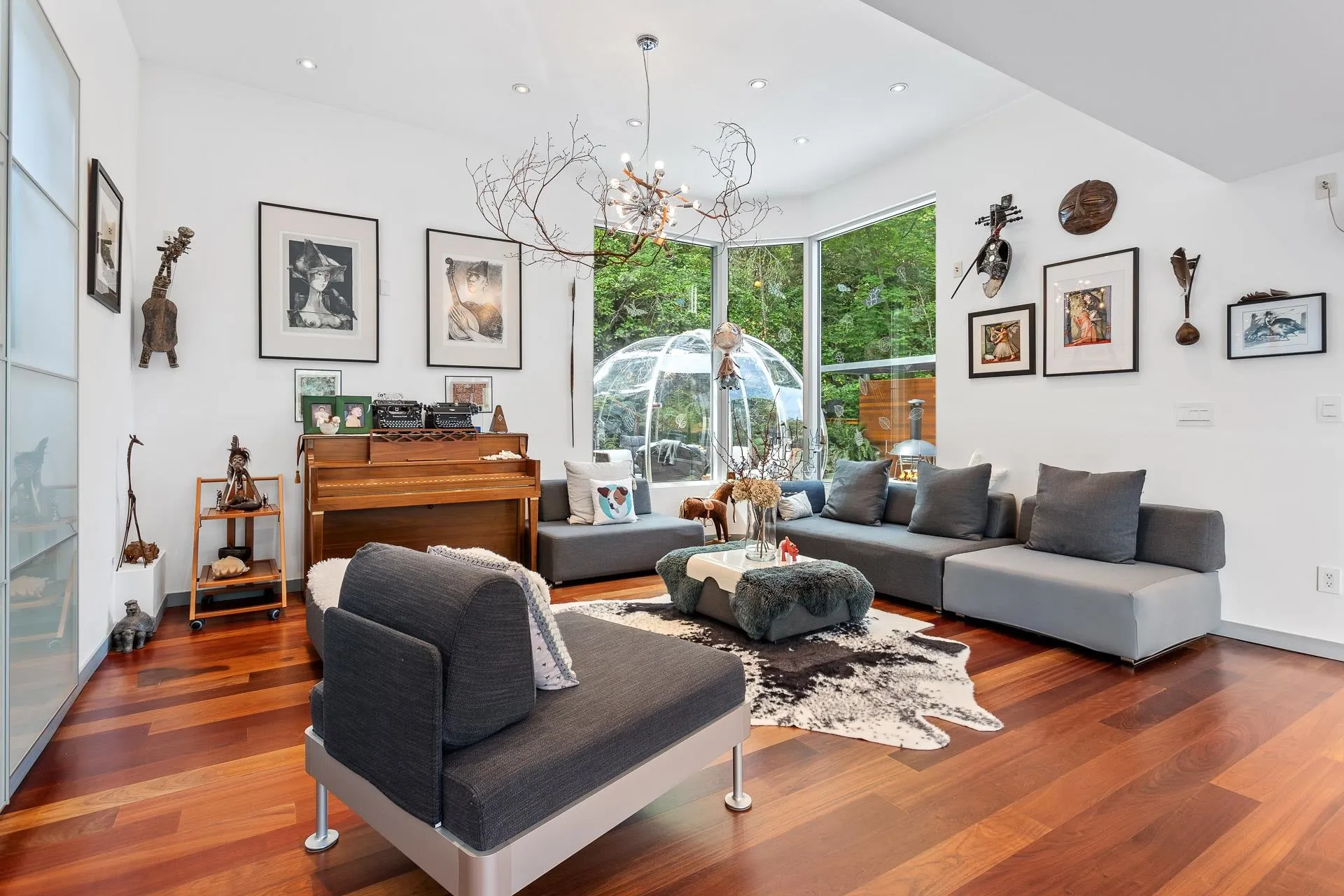 4527 Strathcona Road