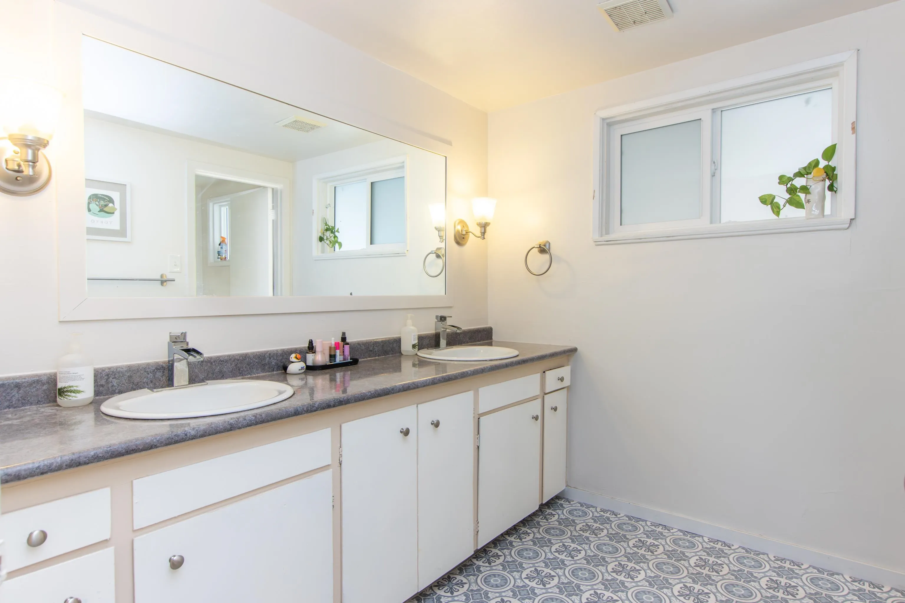 841 Upper Crescent