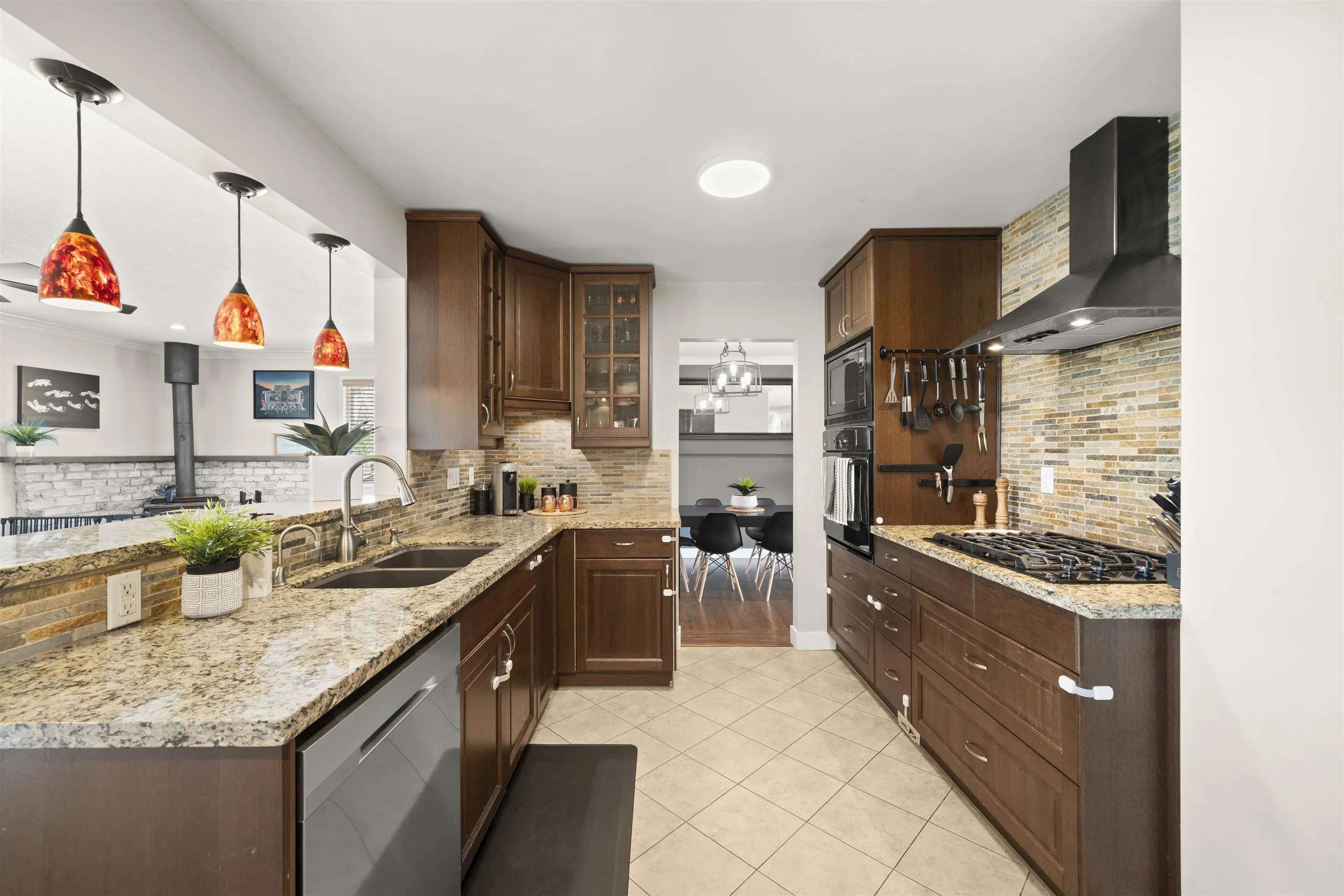 5521 Maple Crescent