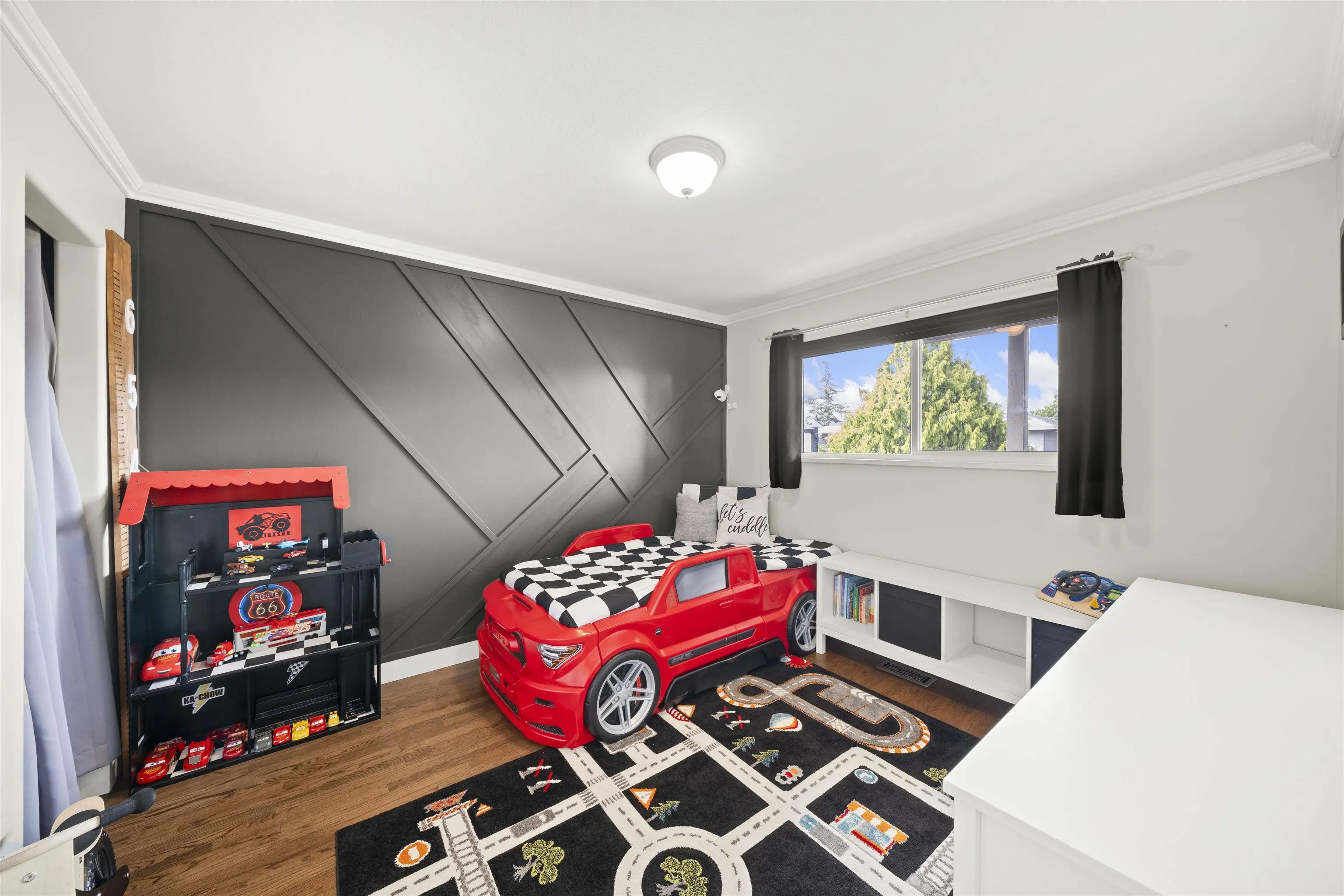 5521 Maple Crescent