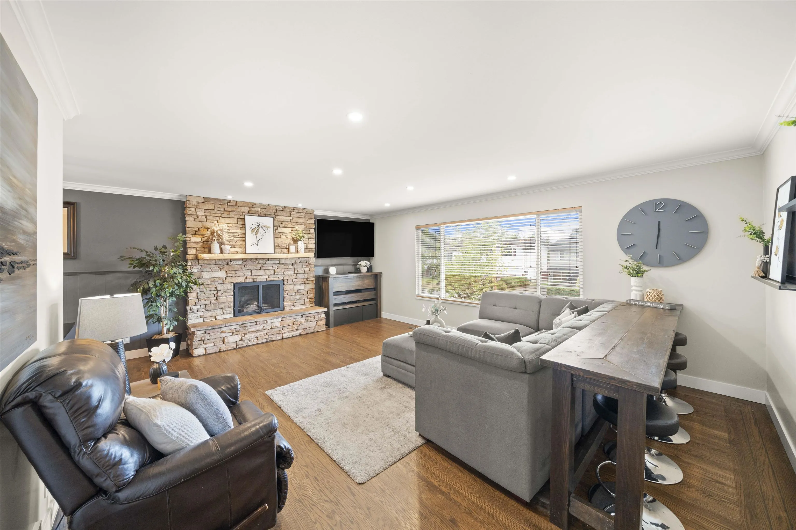 5521 Maple Crescent
