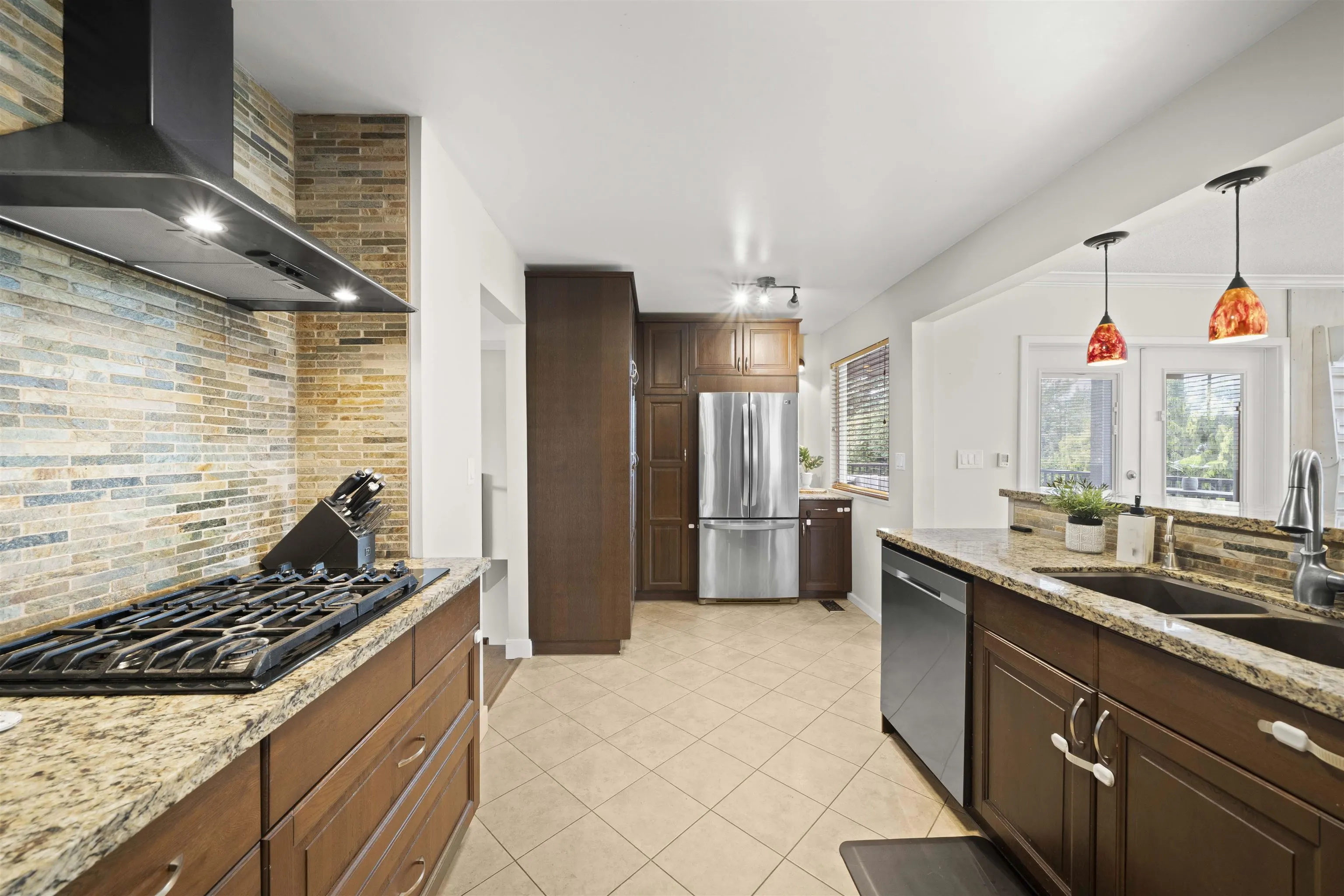 5521 Maple Crescent