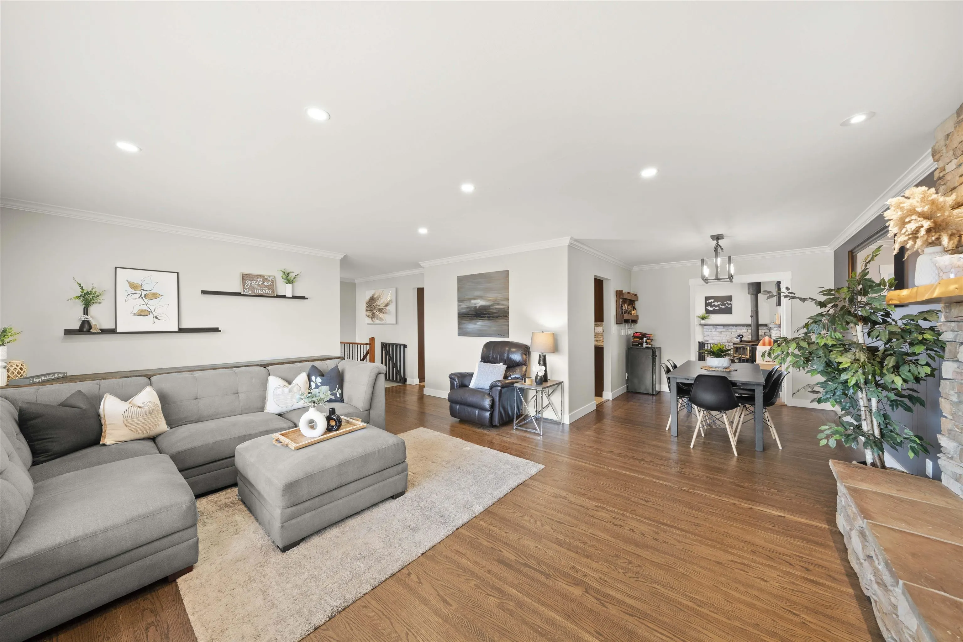 5521 Maple Crescent