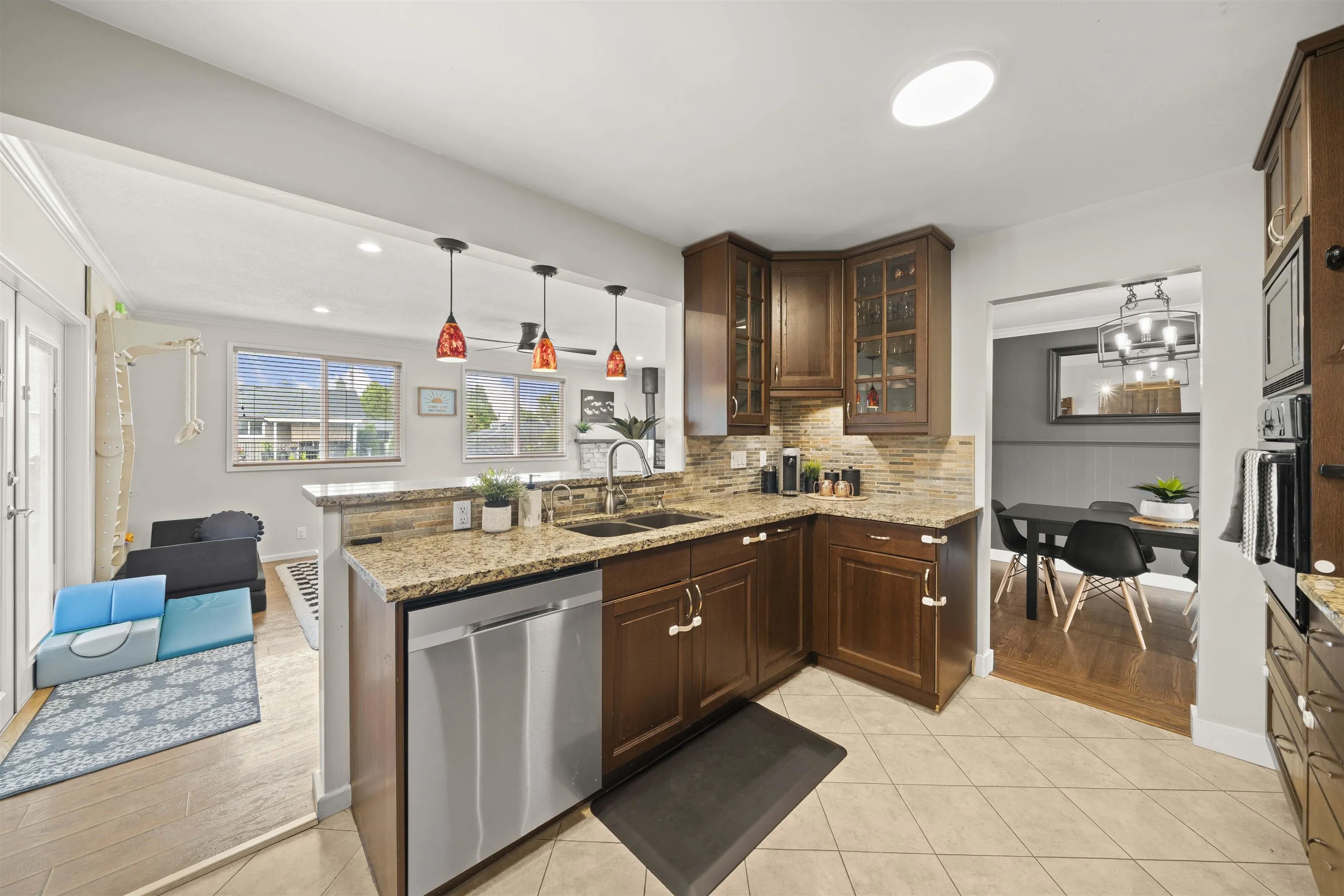 5521 Maple Crescent