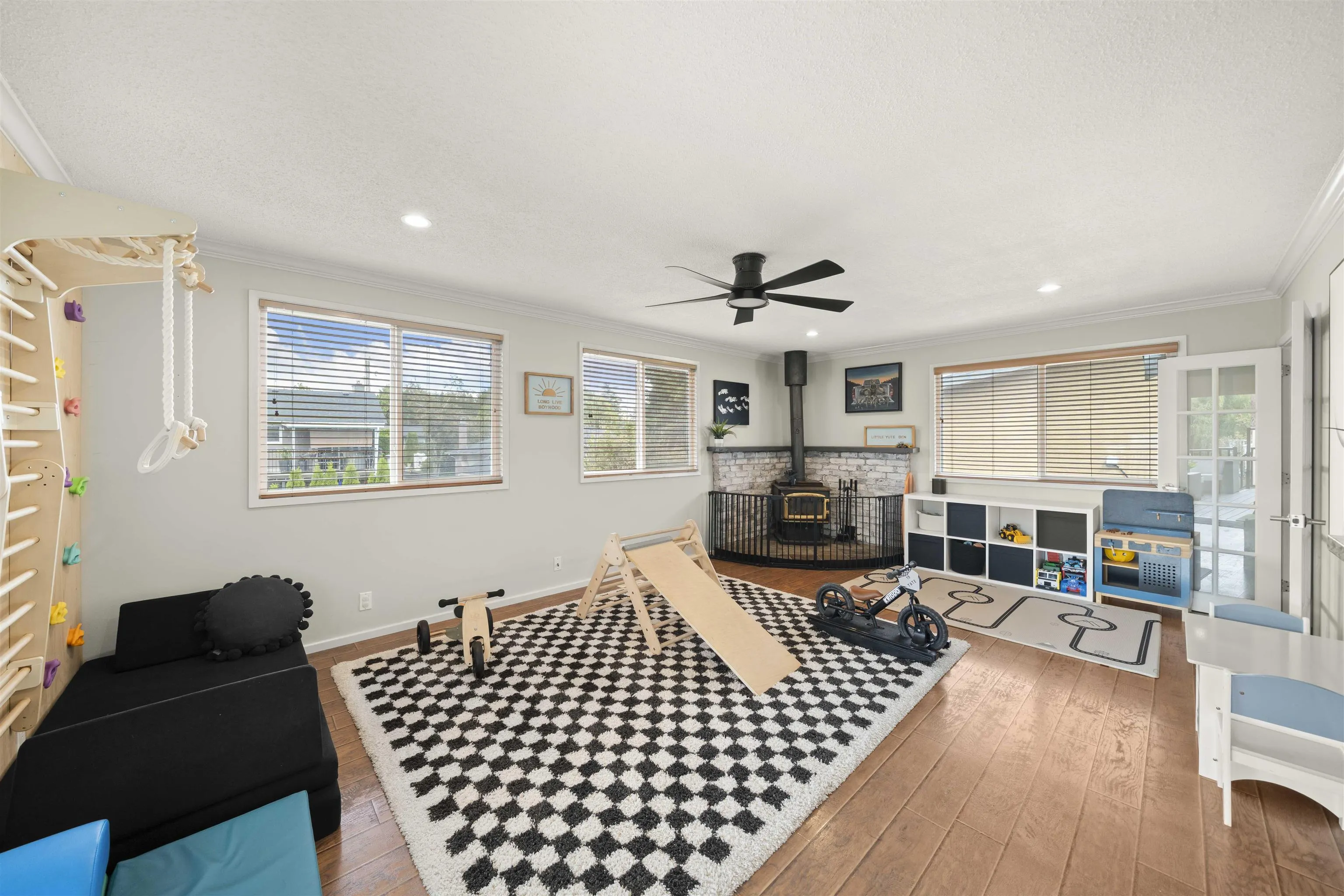 5521 Maple Crescent