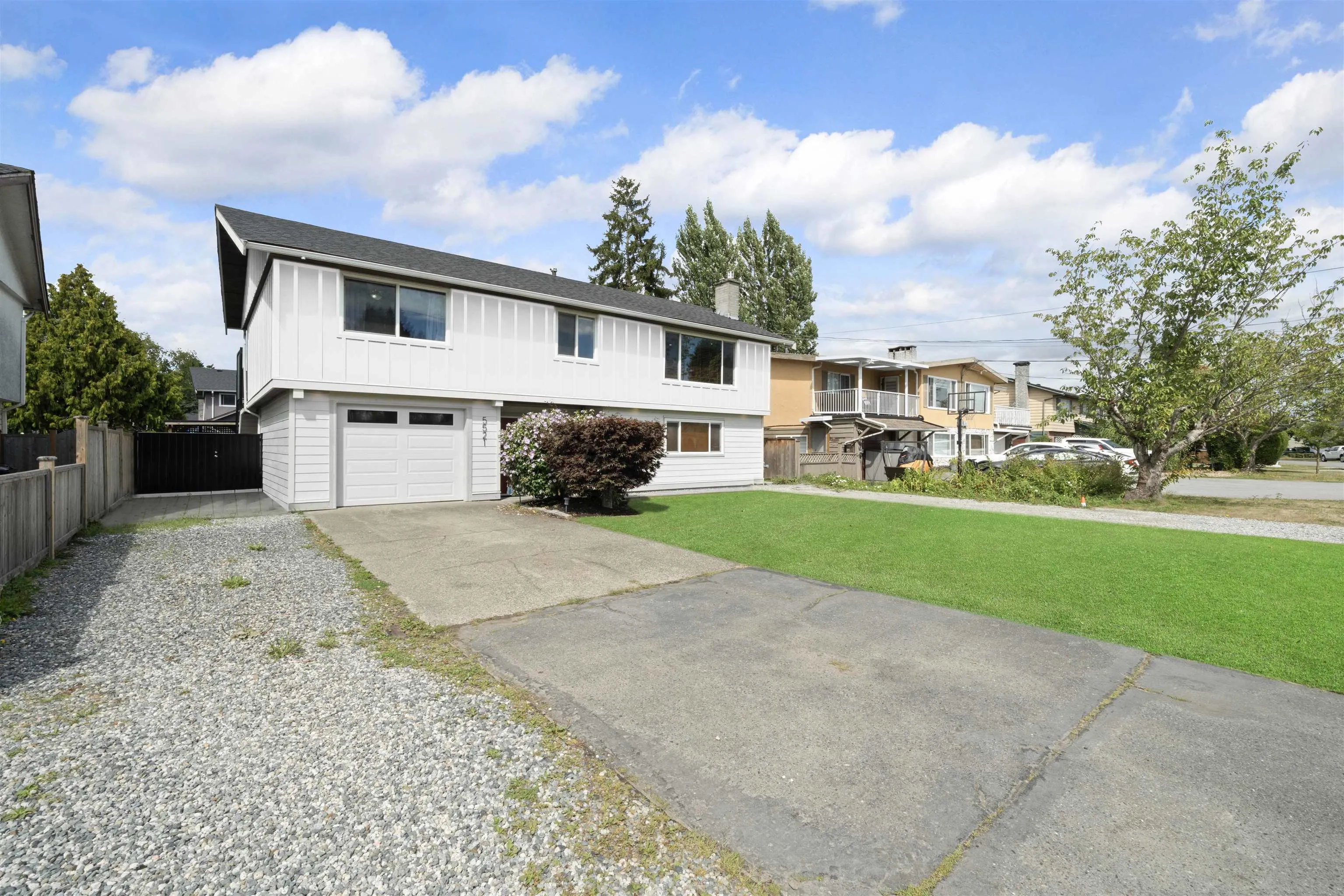 5521 Maple Crescent