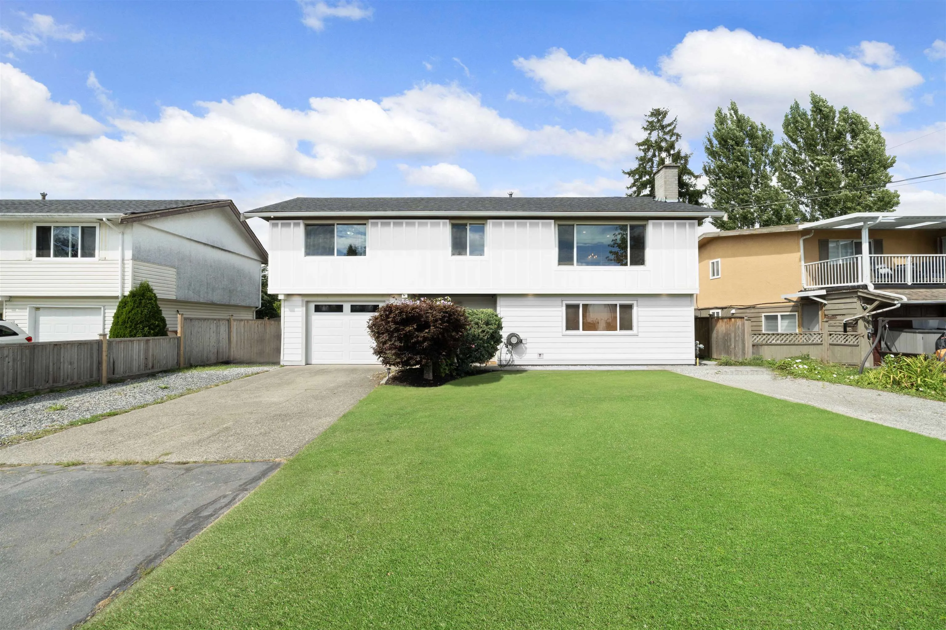 5521 Maple Crescent
