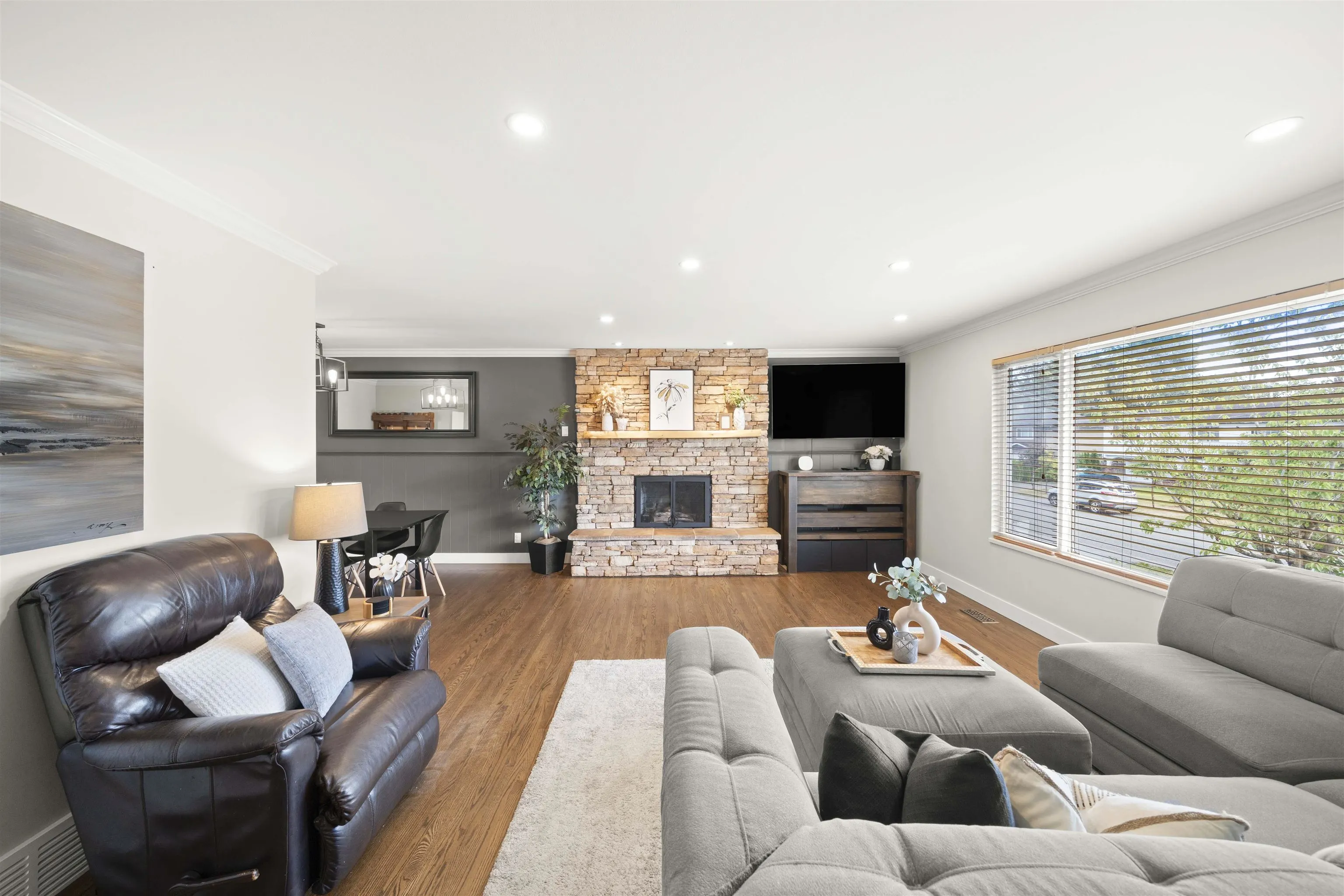 5521 Maple Crescent