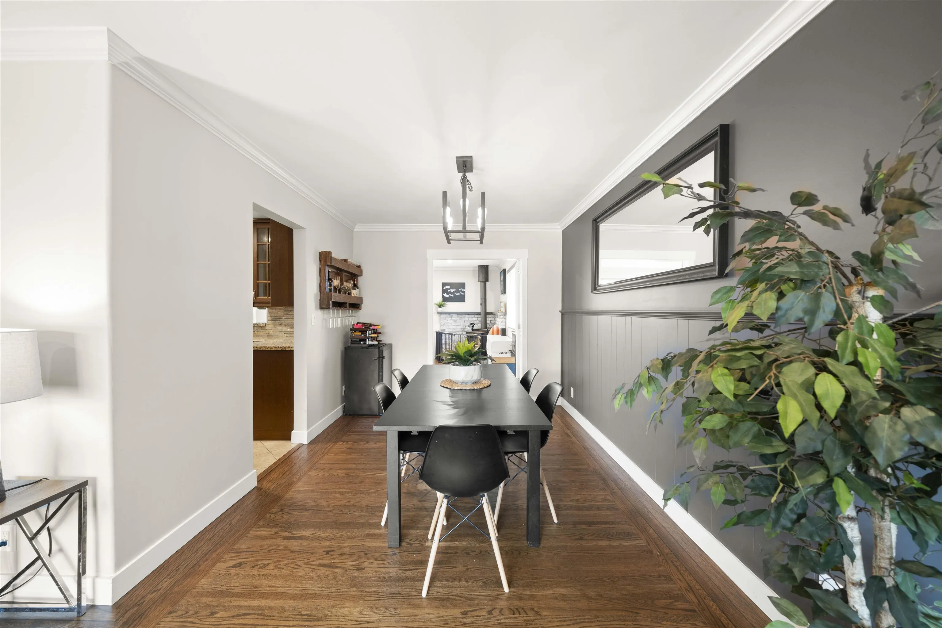 5521 Maple Crescent