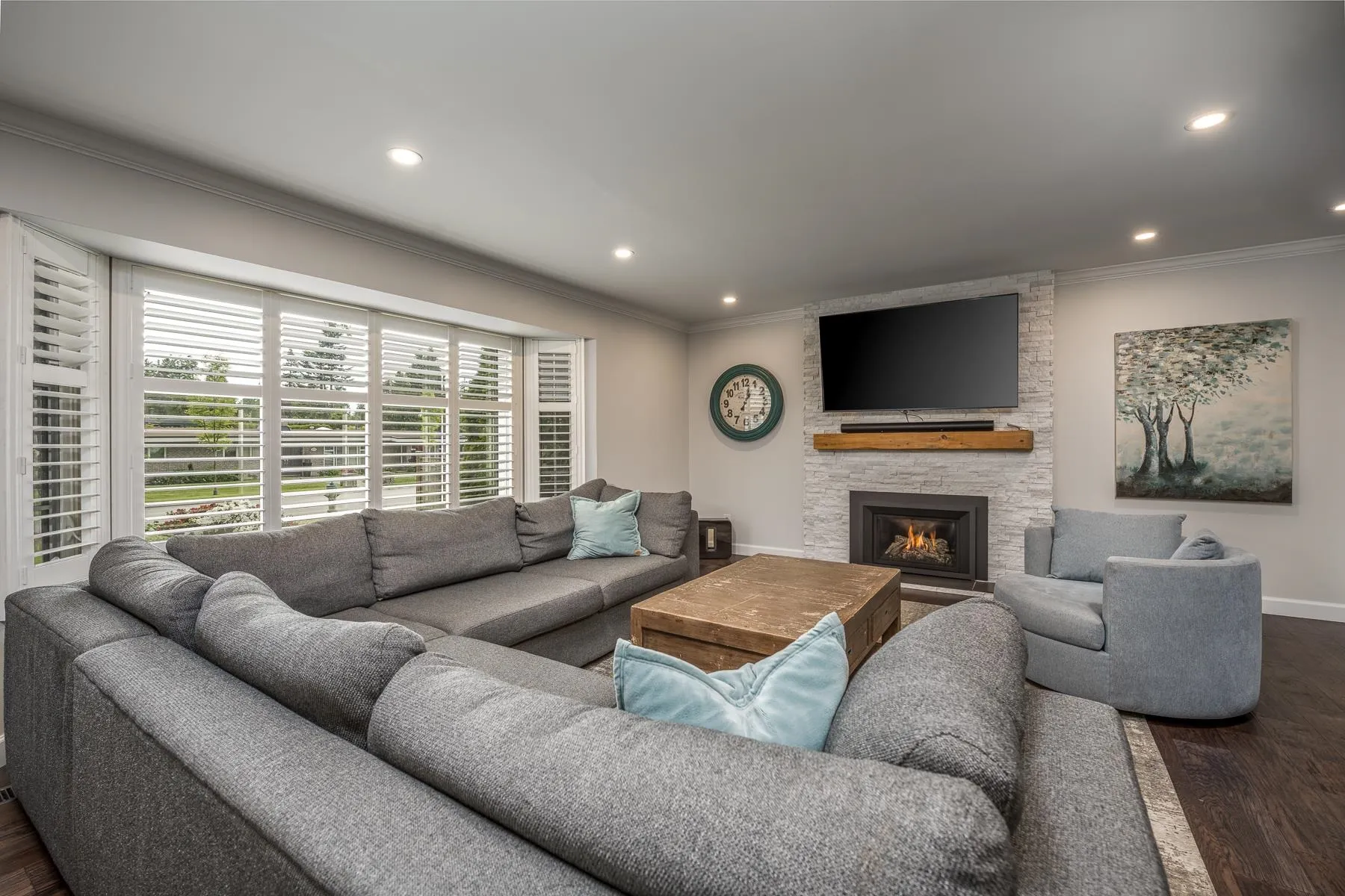5047 Erin Way