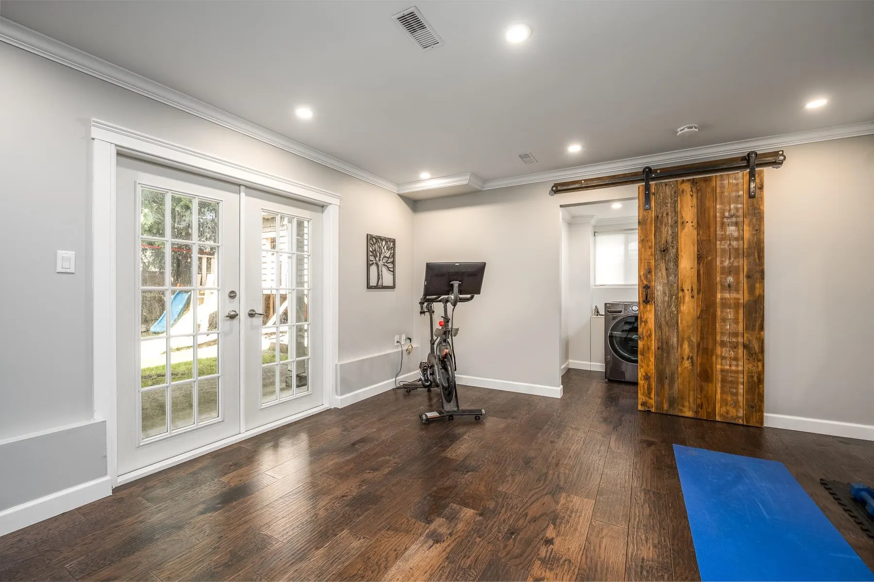 5047 Erin Way