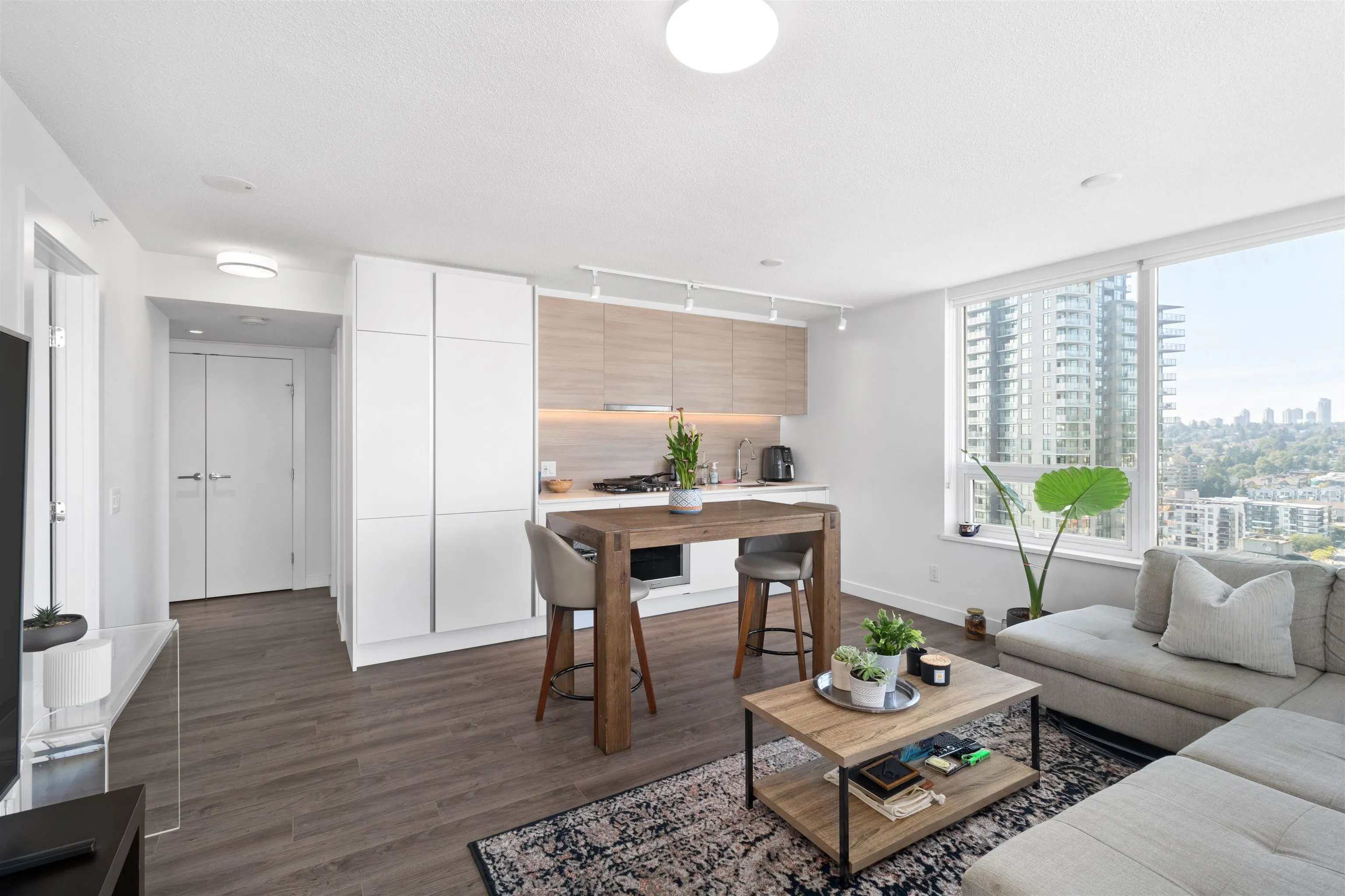2711 908 Quayside Drive
