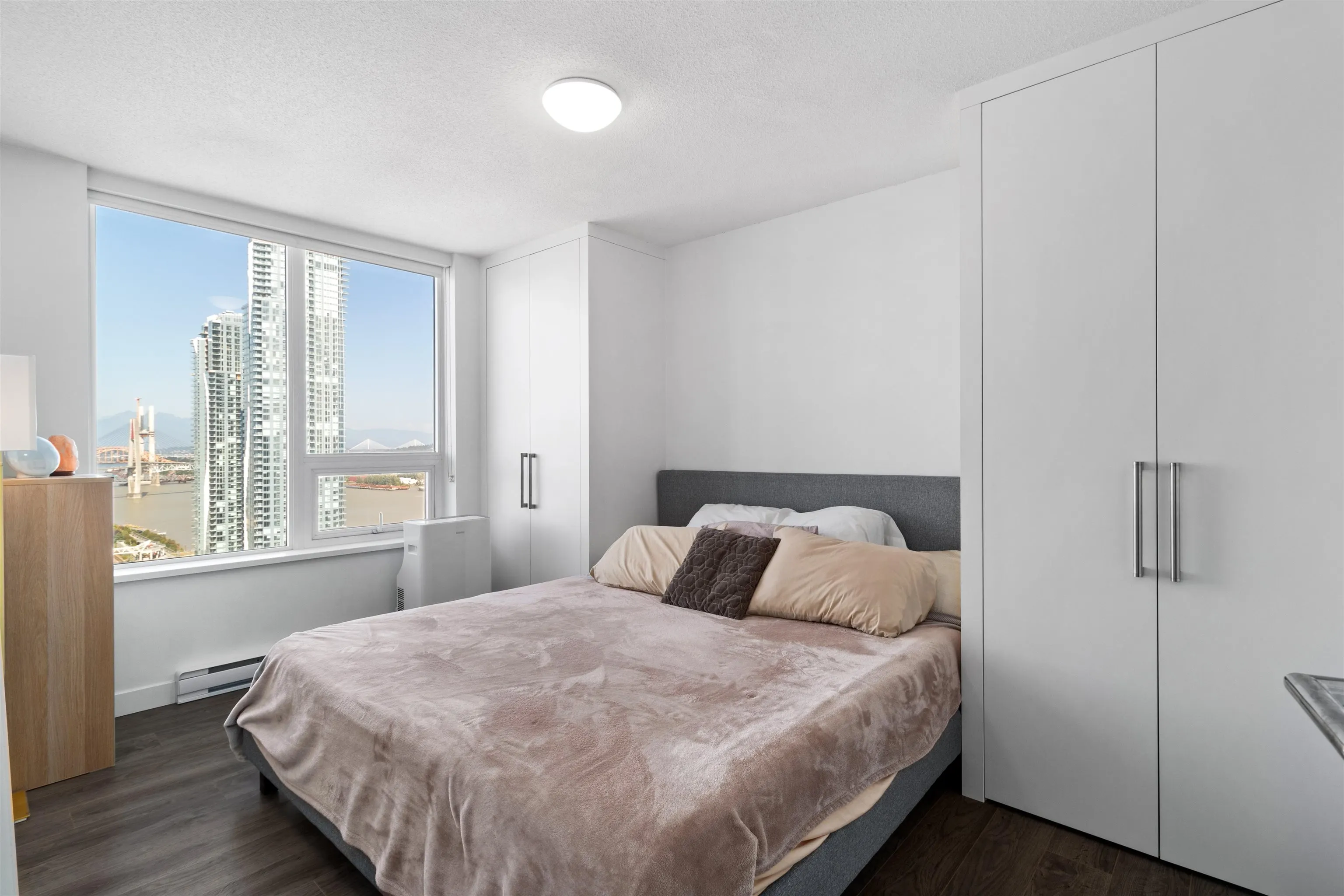 2711 908 Quayside Drive