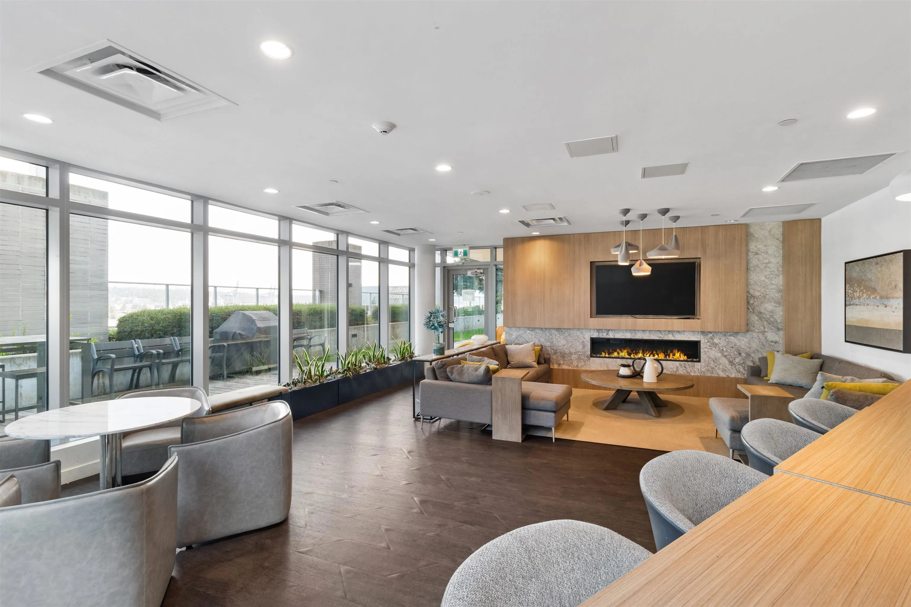 2711 908 Quayside Drive