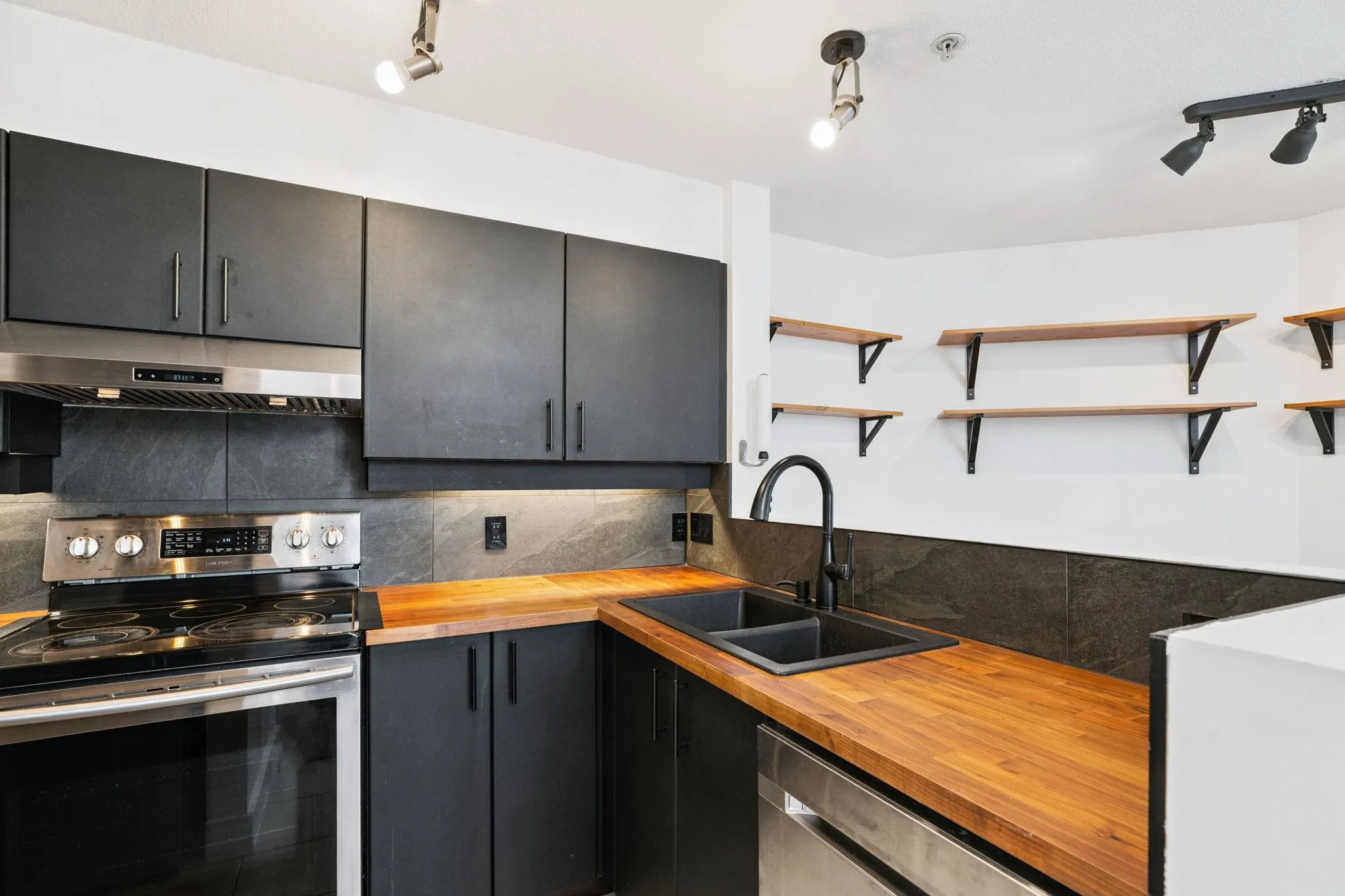415 10866 City Parkway