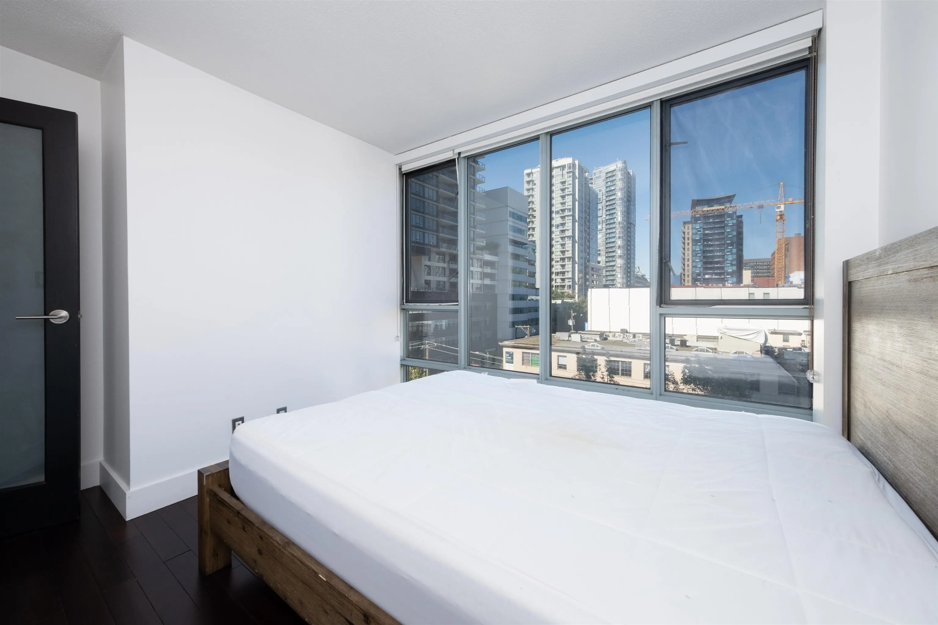 801 930 Cambie Street