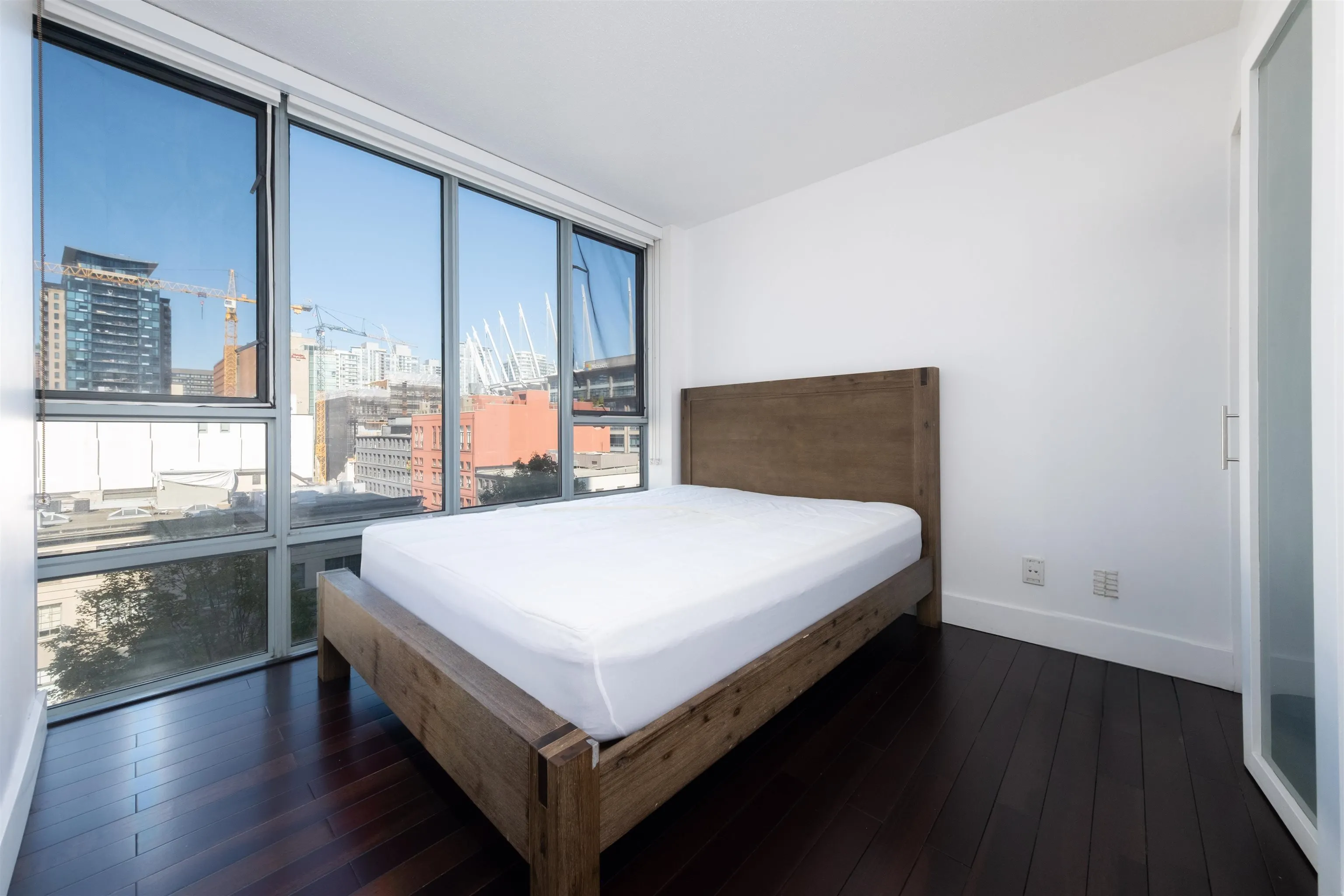 801 930 Cambie Street