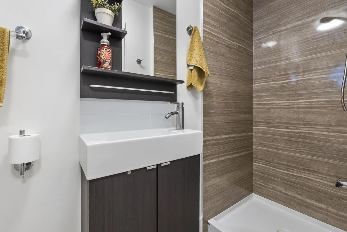 103 2211 No 4 Road