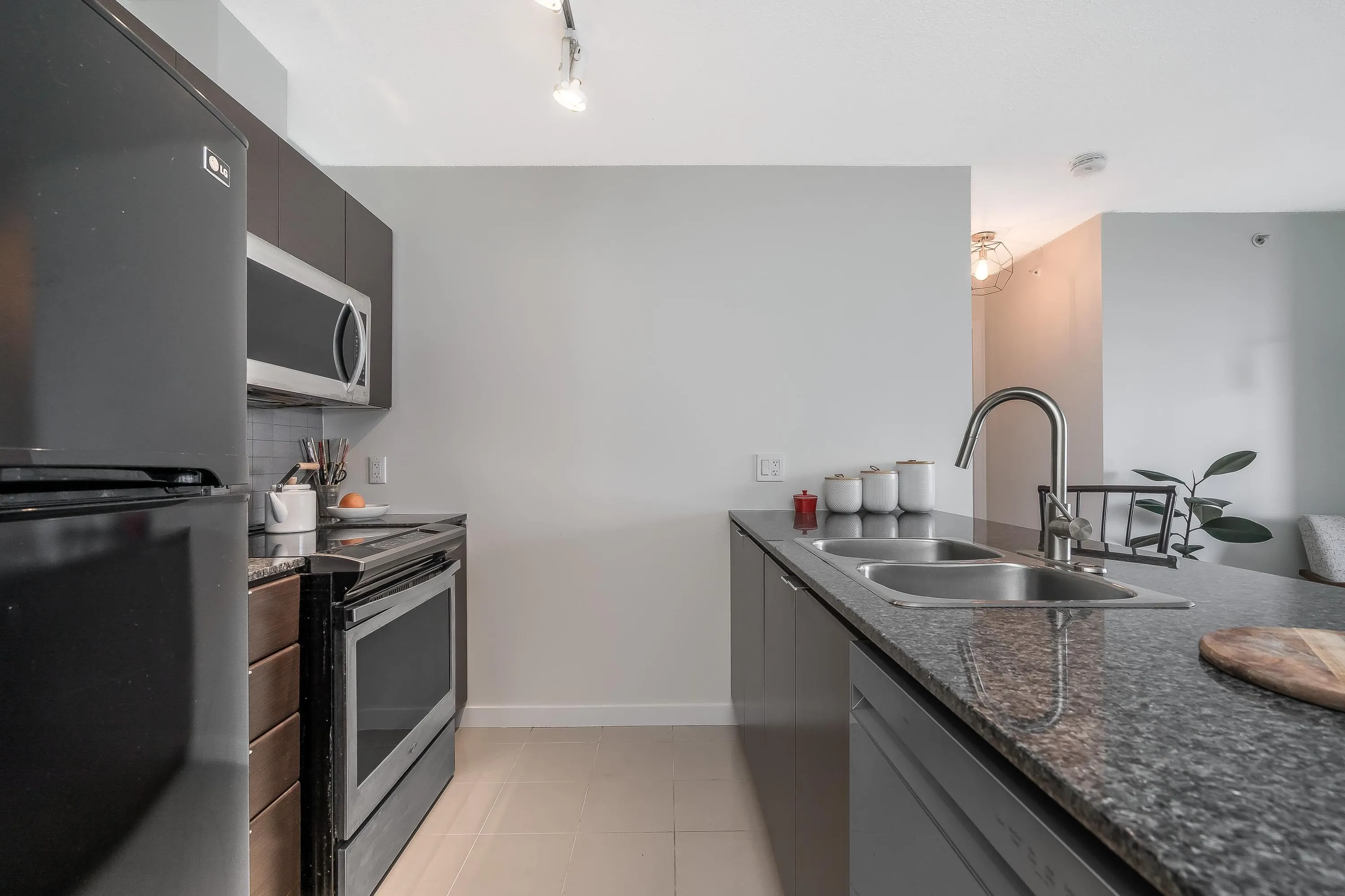 1102 13618 100 Avenue