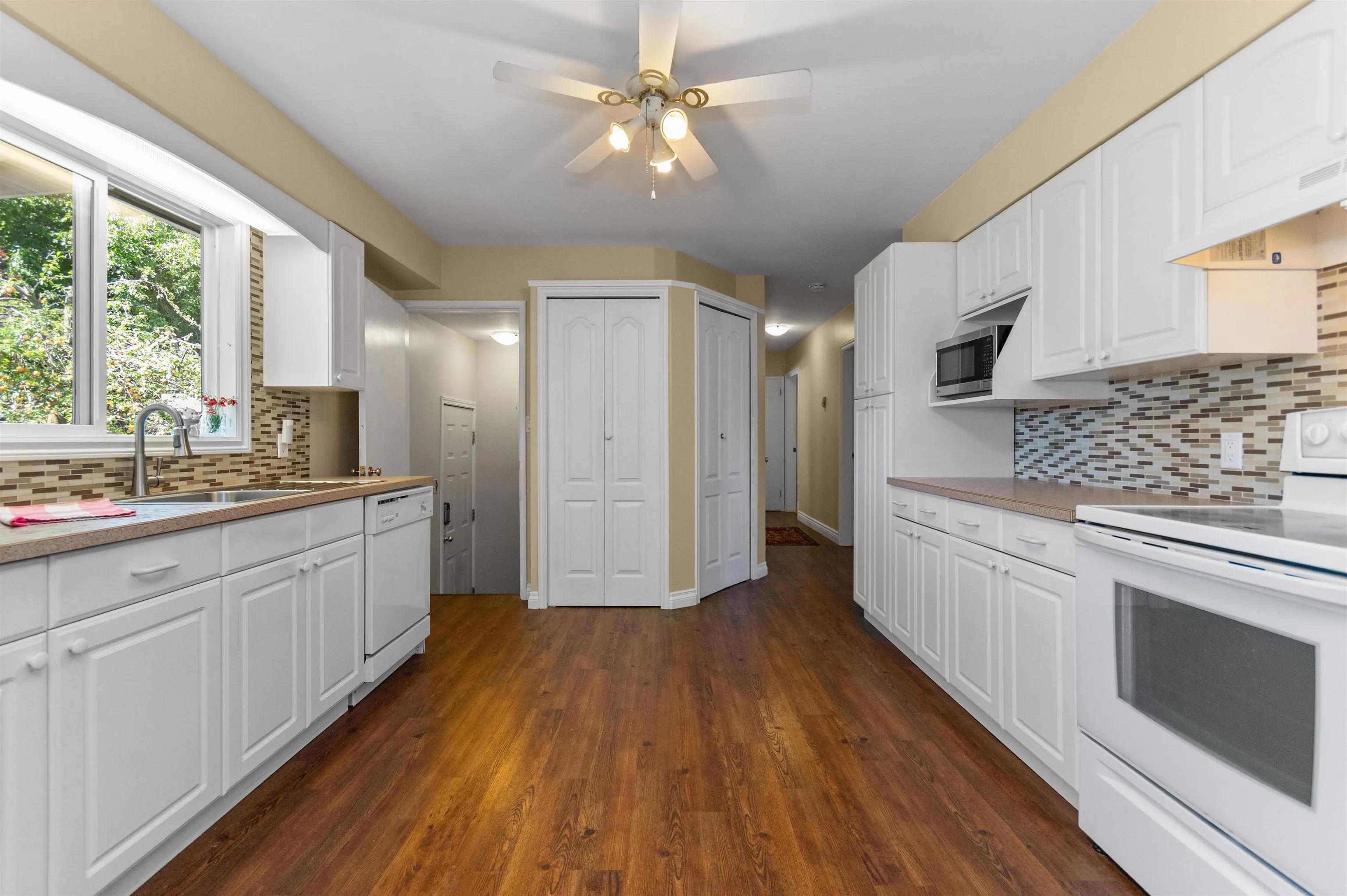9565 Carleton Street