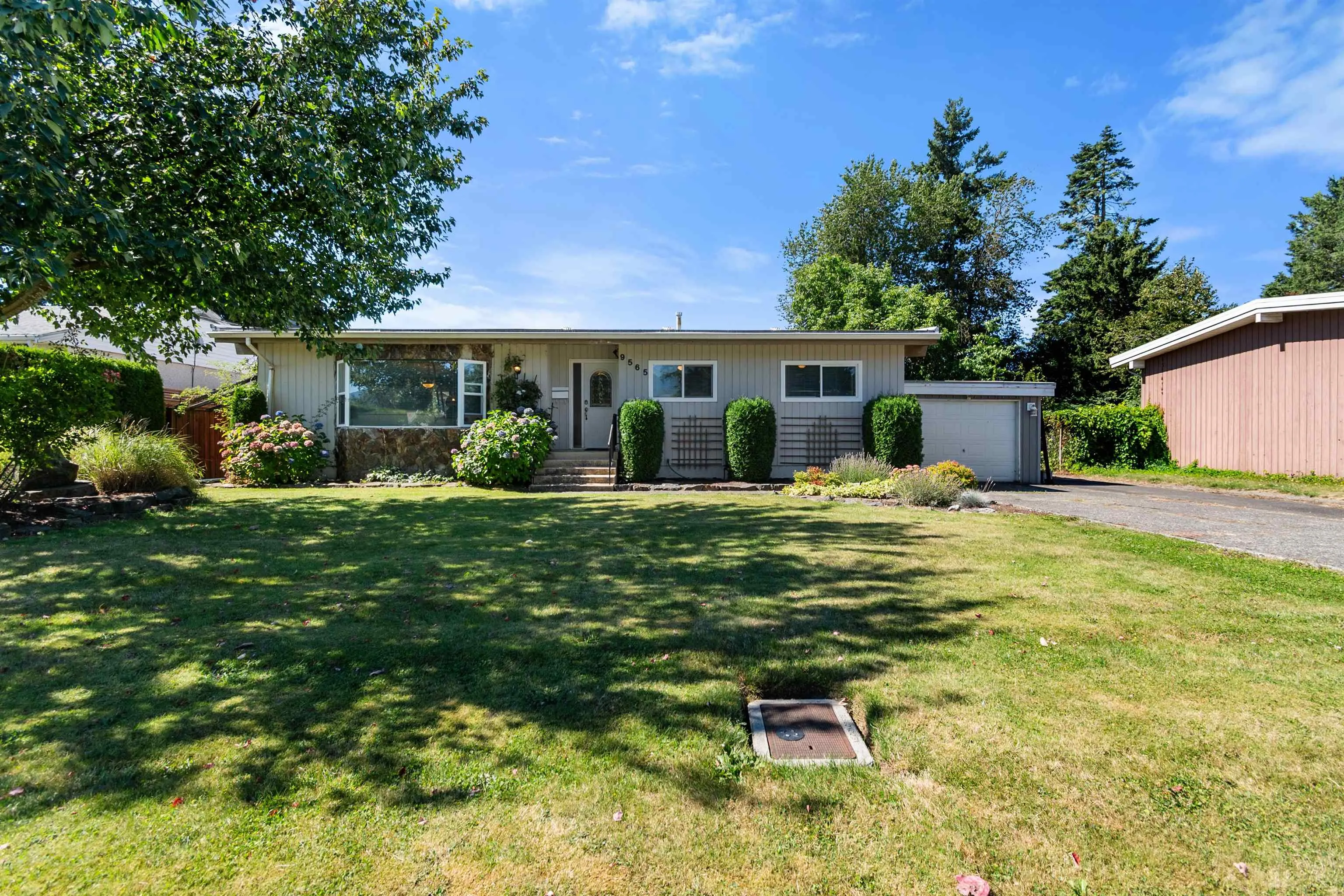 9565 Carleton Street
