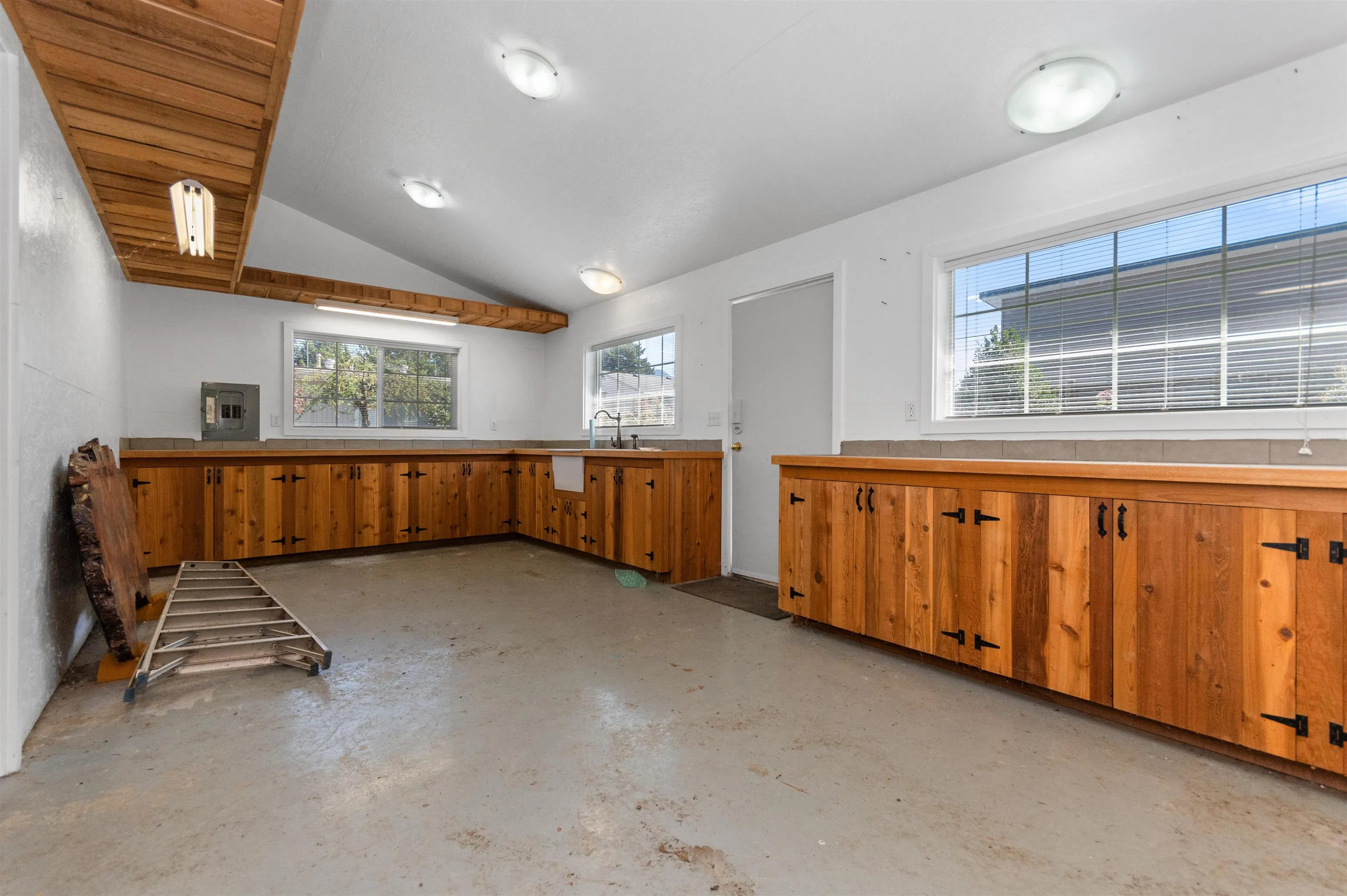9565 Carleton Street
