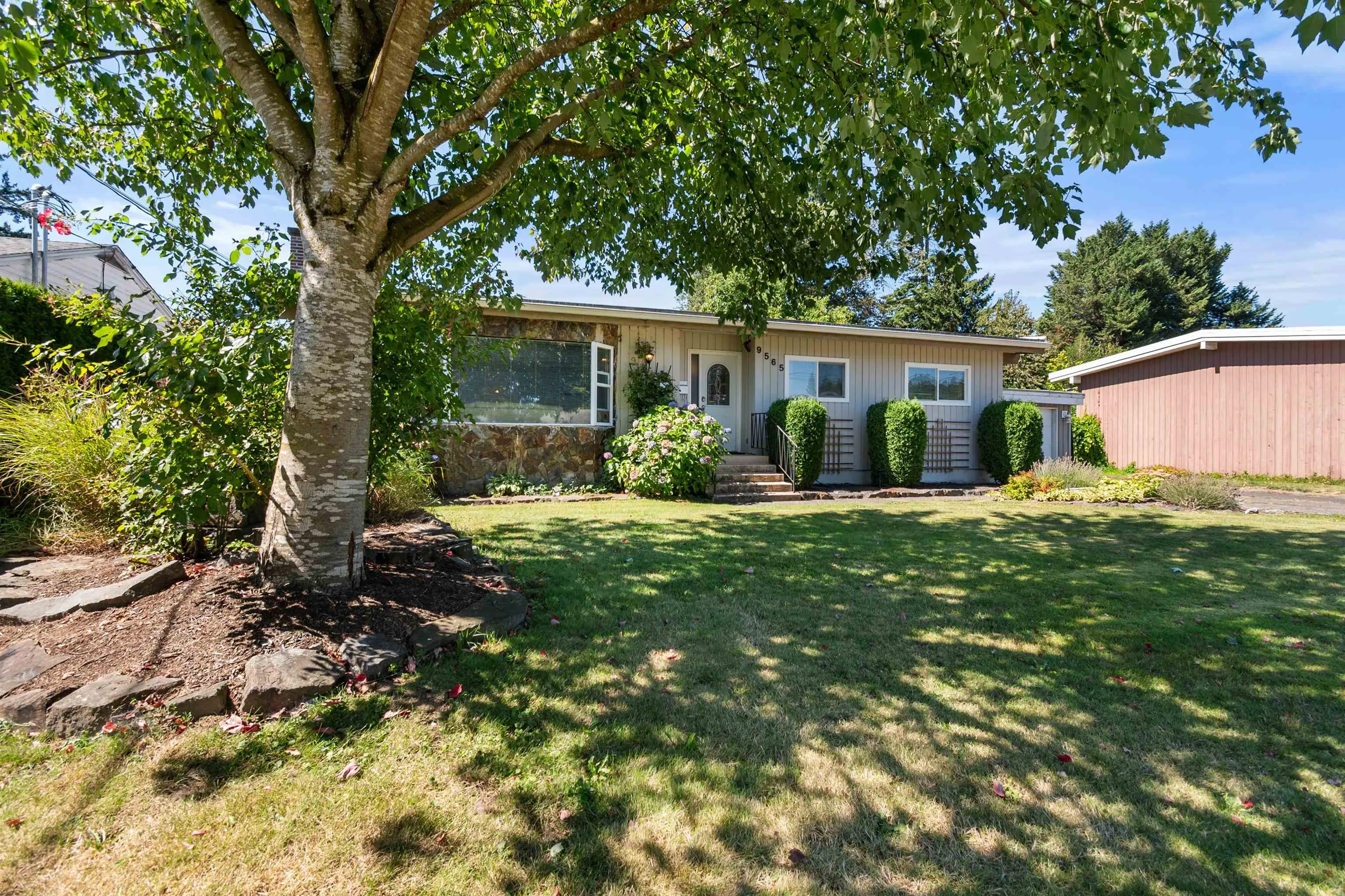 9565 Carleton Street