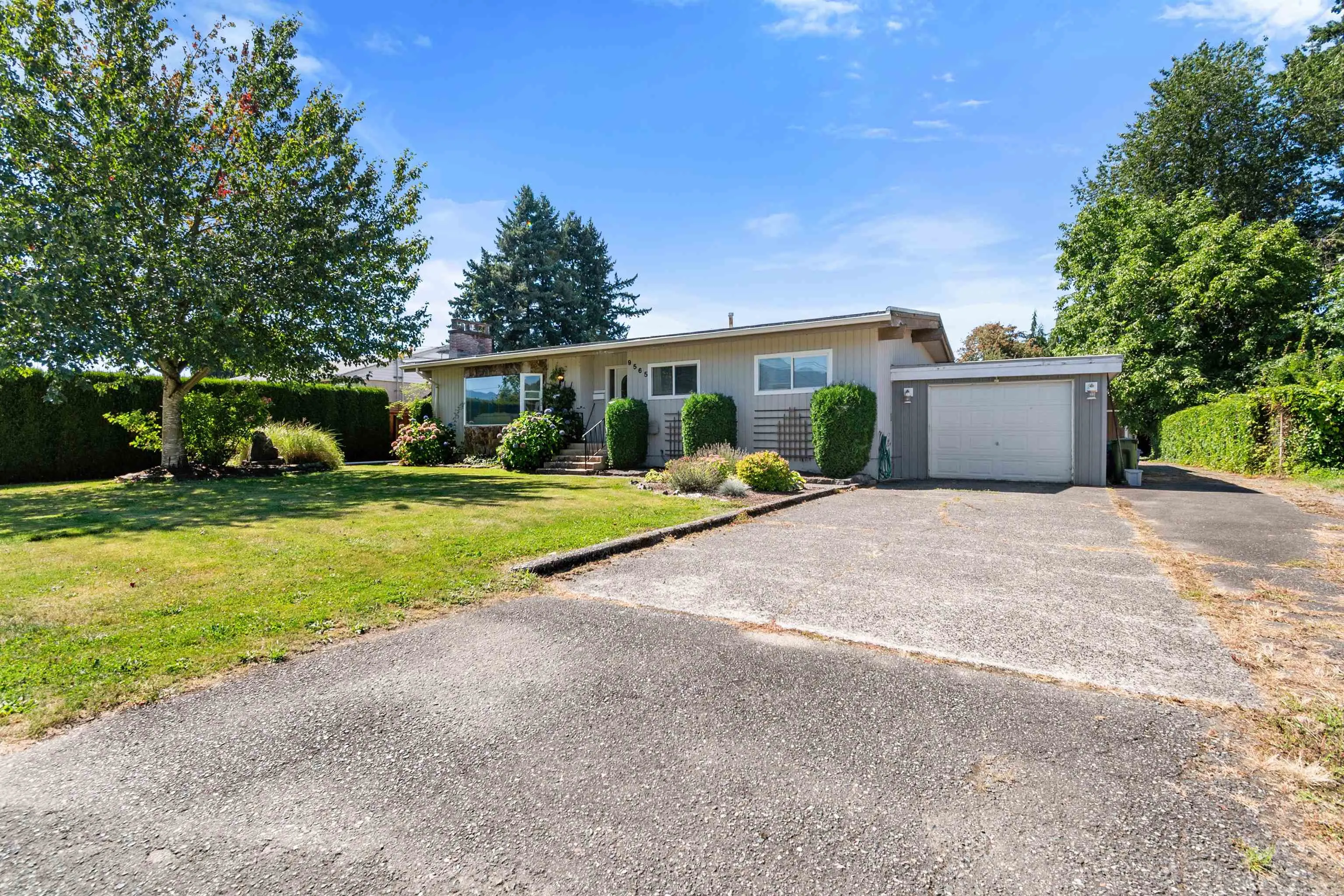 9565 Carleton Street