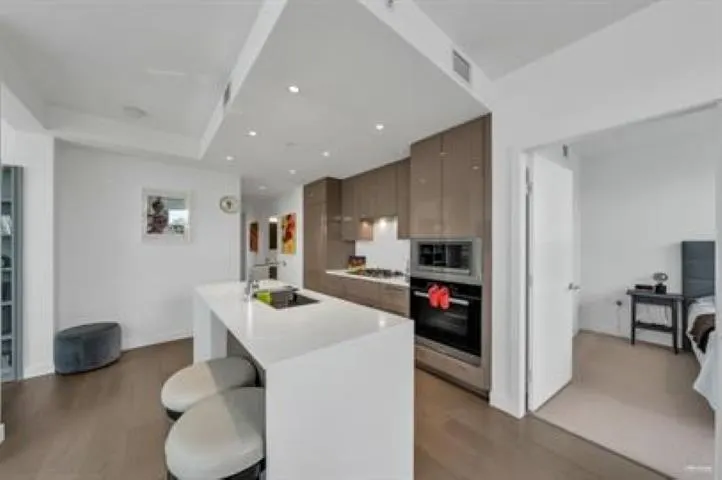 303 5289 Cambie Street