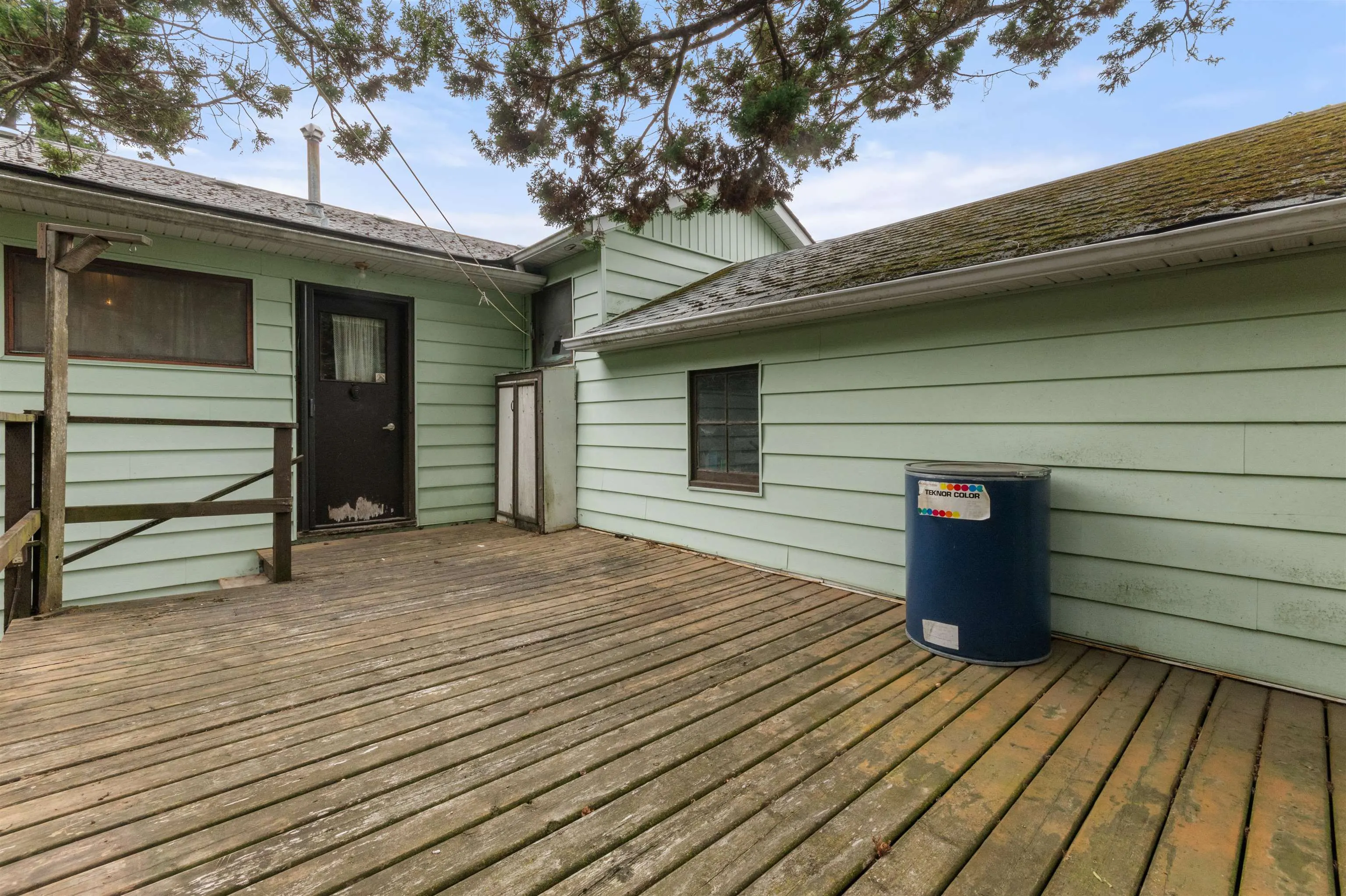 653 Hemlock Avenue