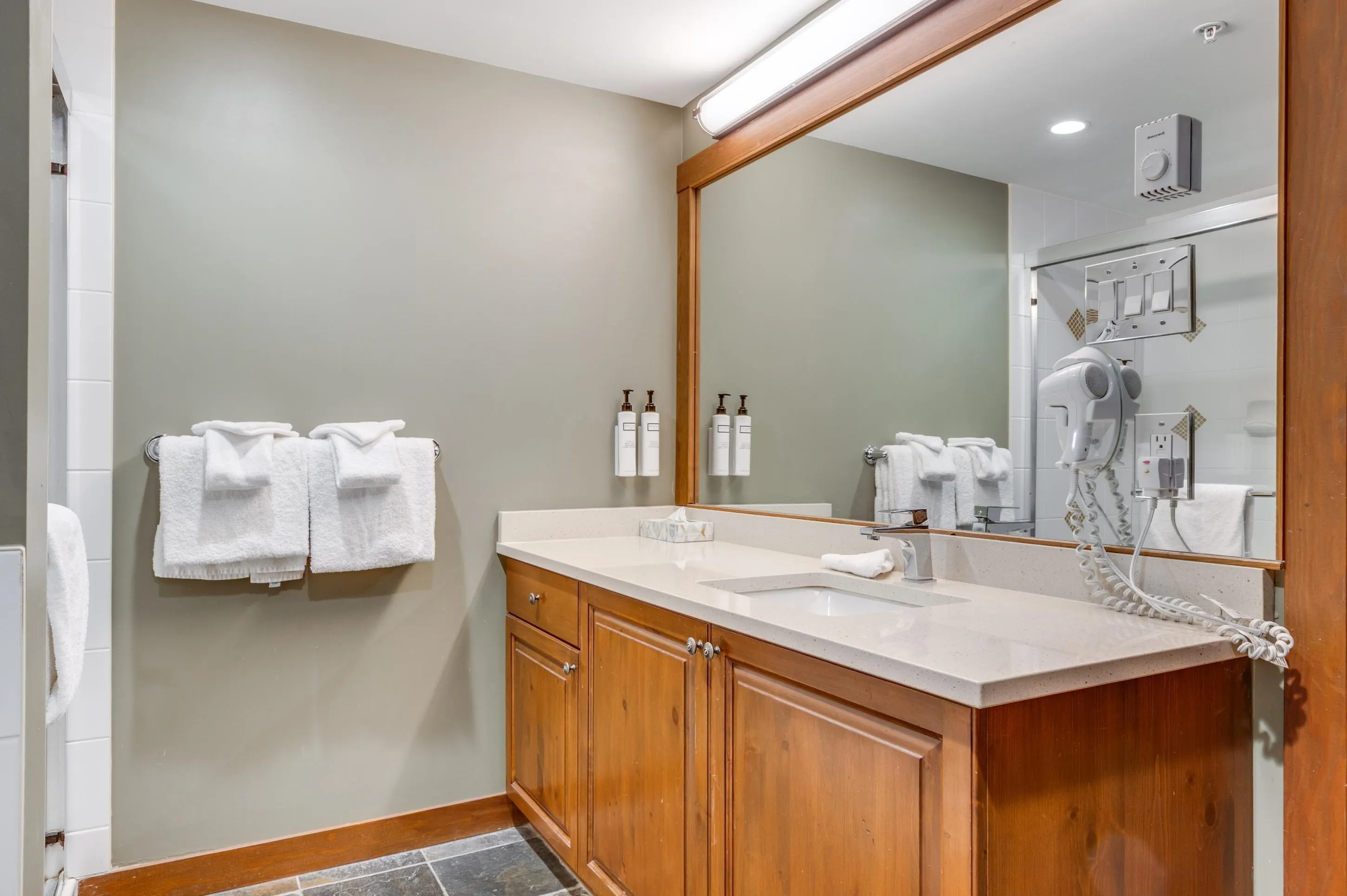 206 G2 4653 Blackcomb Way