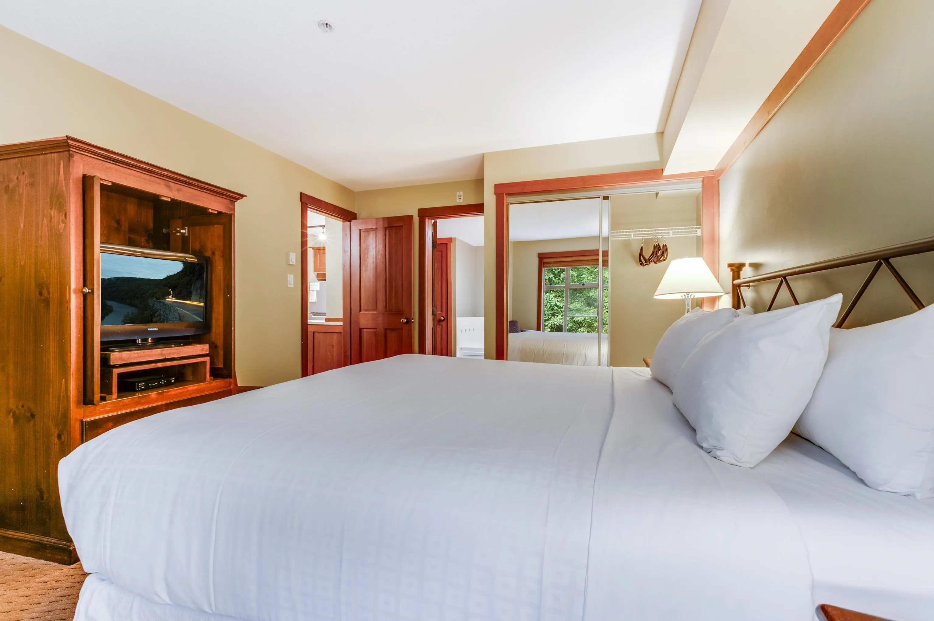 206 G2 4653 Blackcomb Way