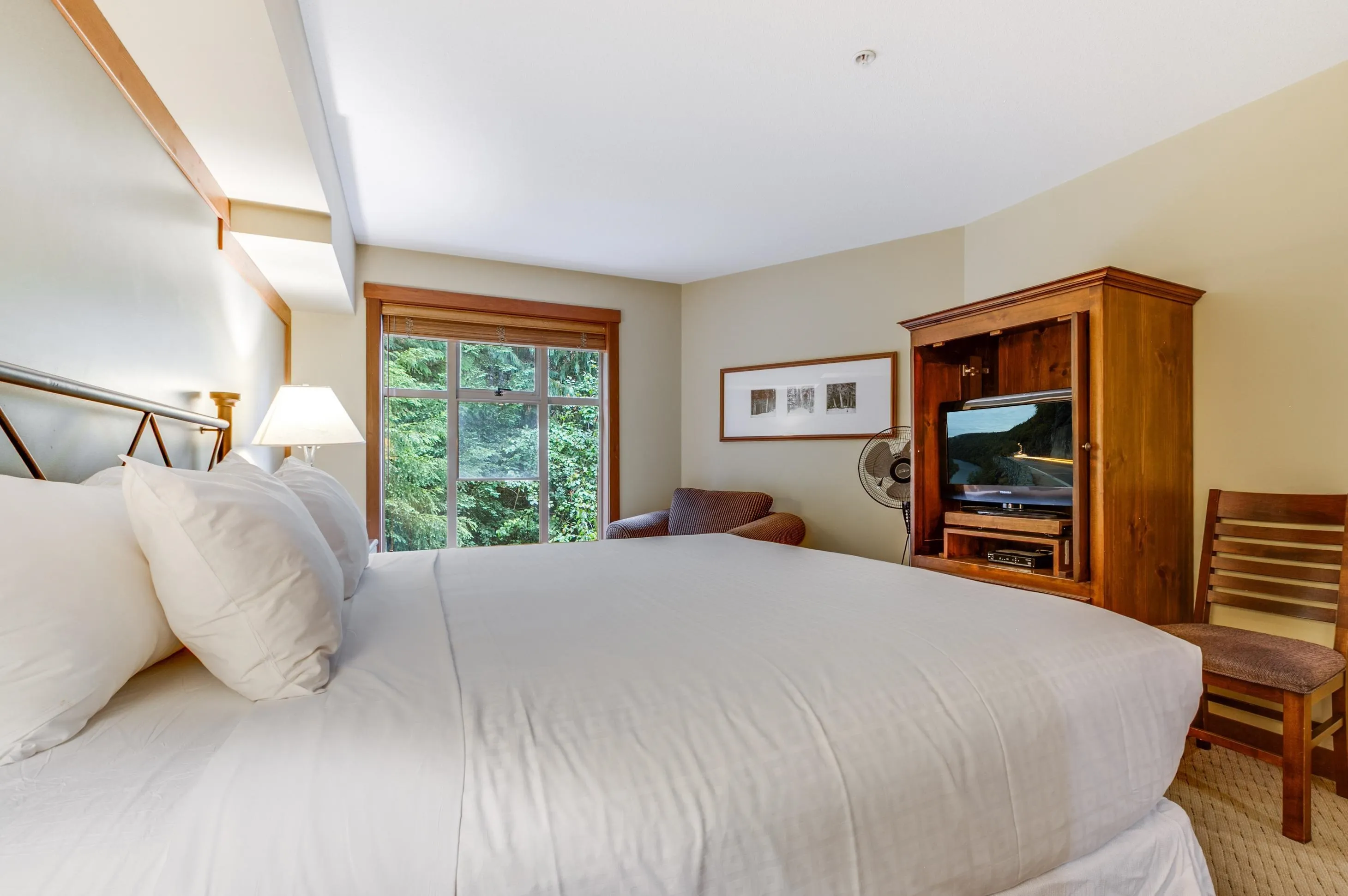 206 G2 4653 Blackcomb Way
