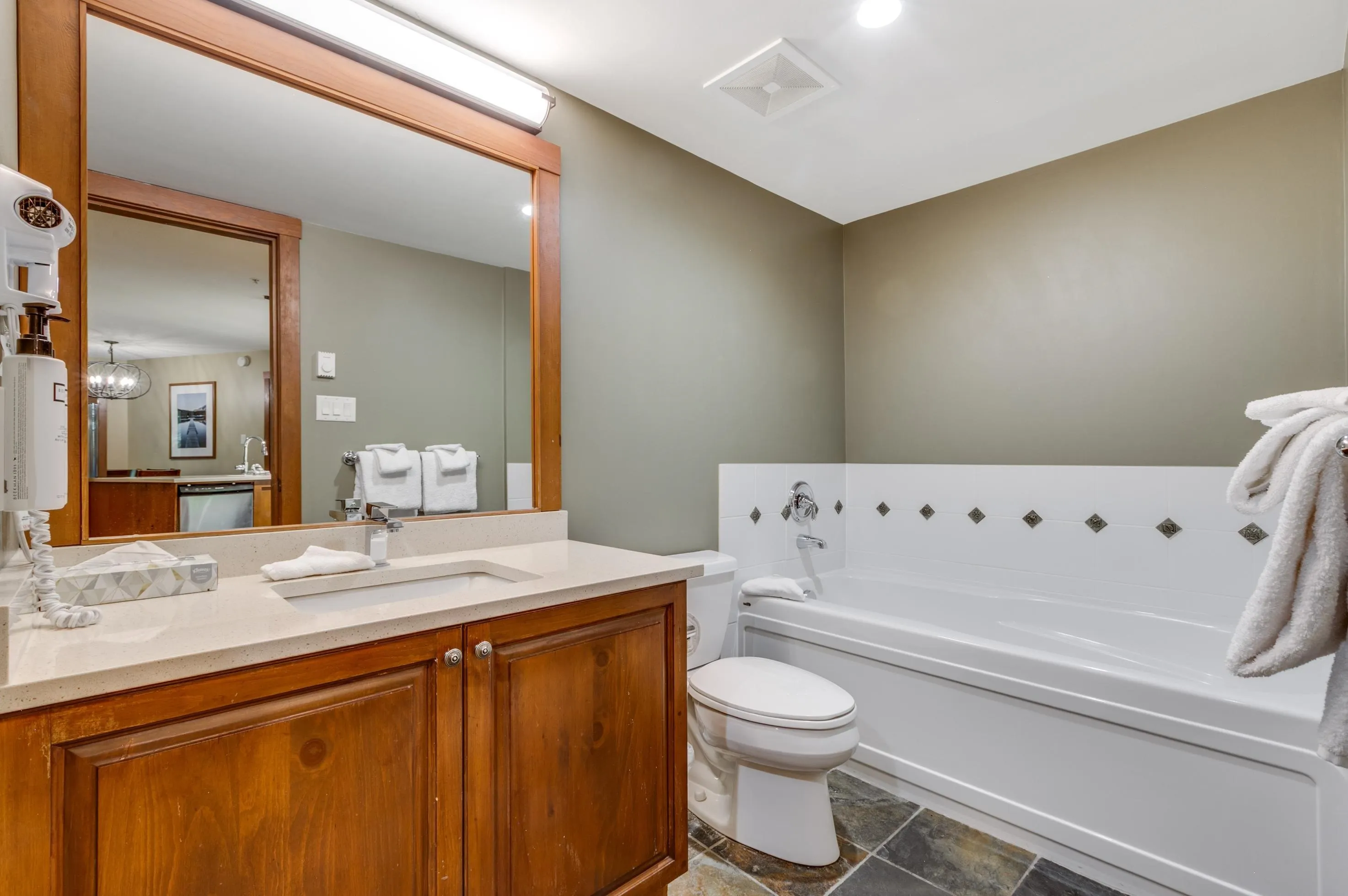 206 G2 4653 Blackcomb Way