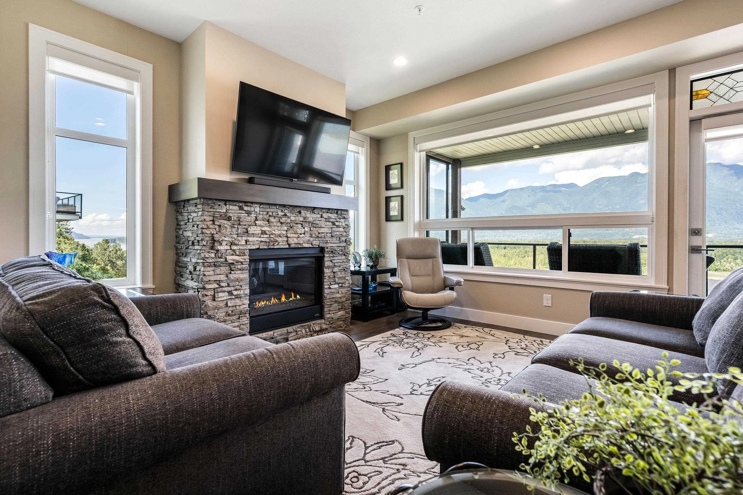 45 43685 Chilliwack Mountain Road
