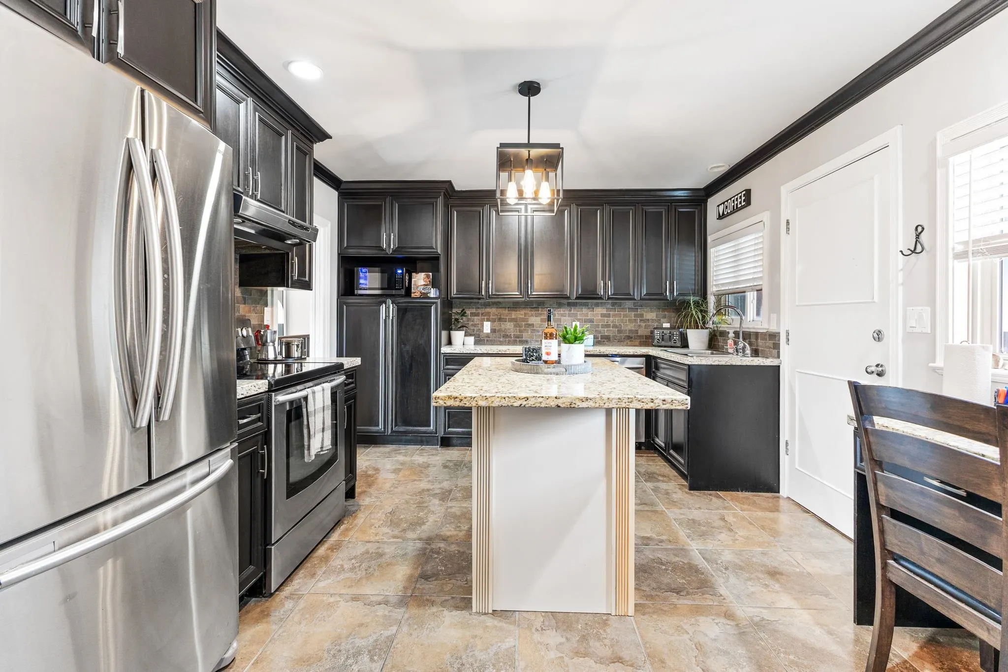 605 Laurentian Crescent
